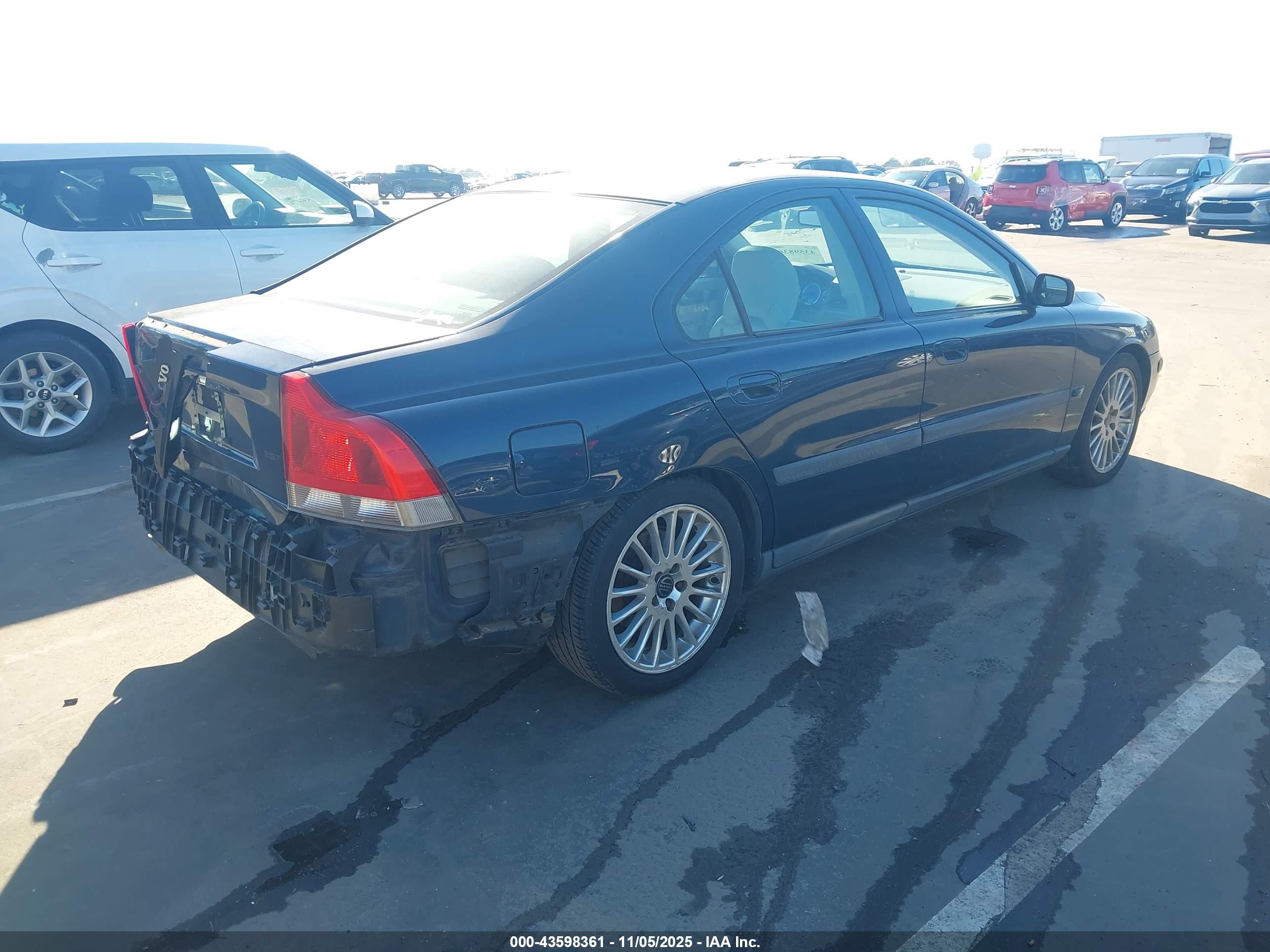 VOLVO S60 image 4