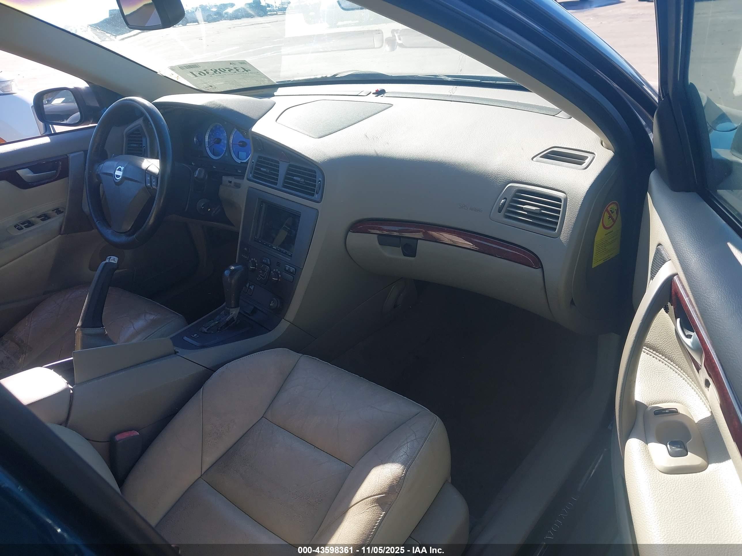 VOLVO S60 image 5