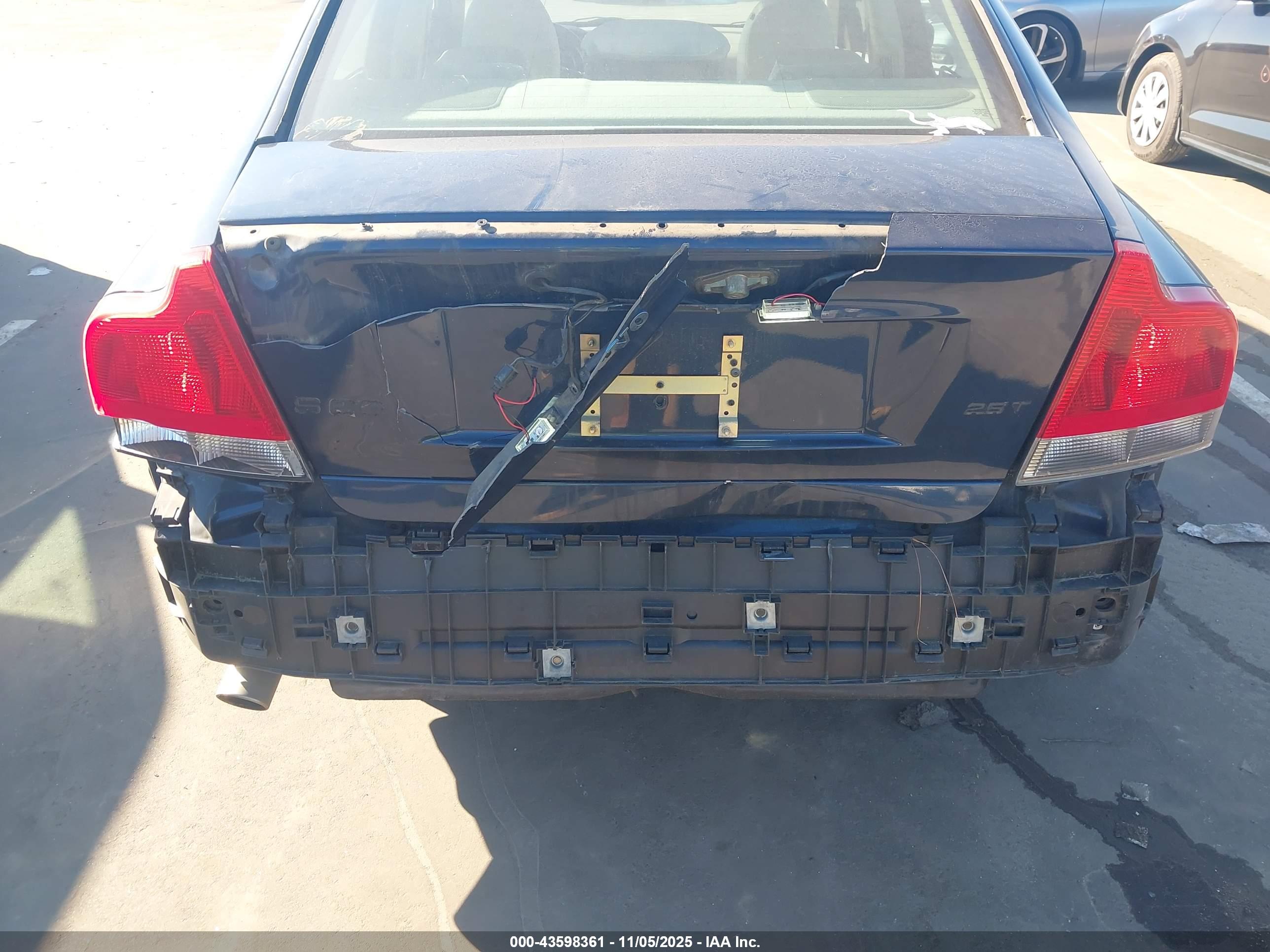 VOLVO S60 image 6