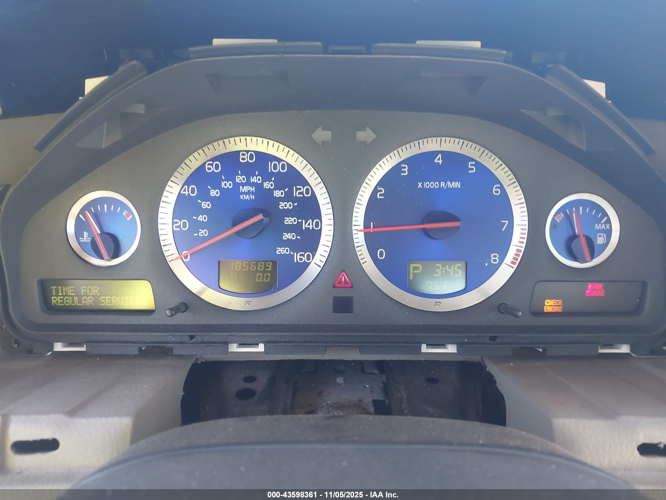 VOLVO S60 image 7