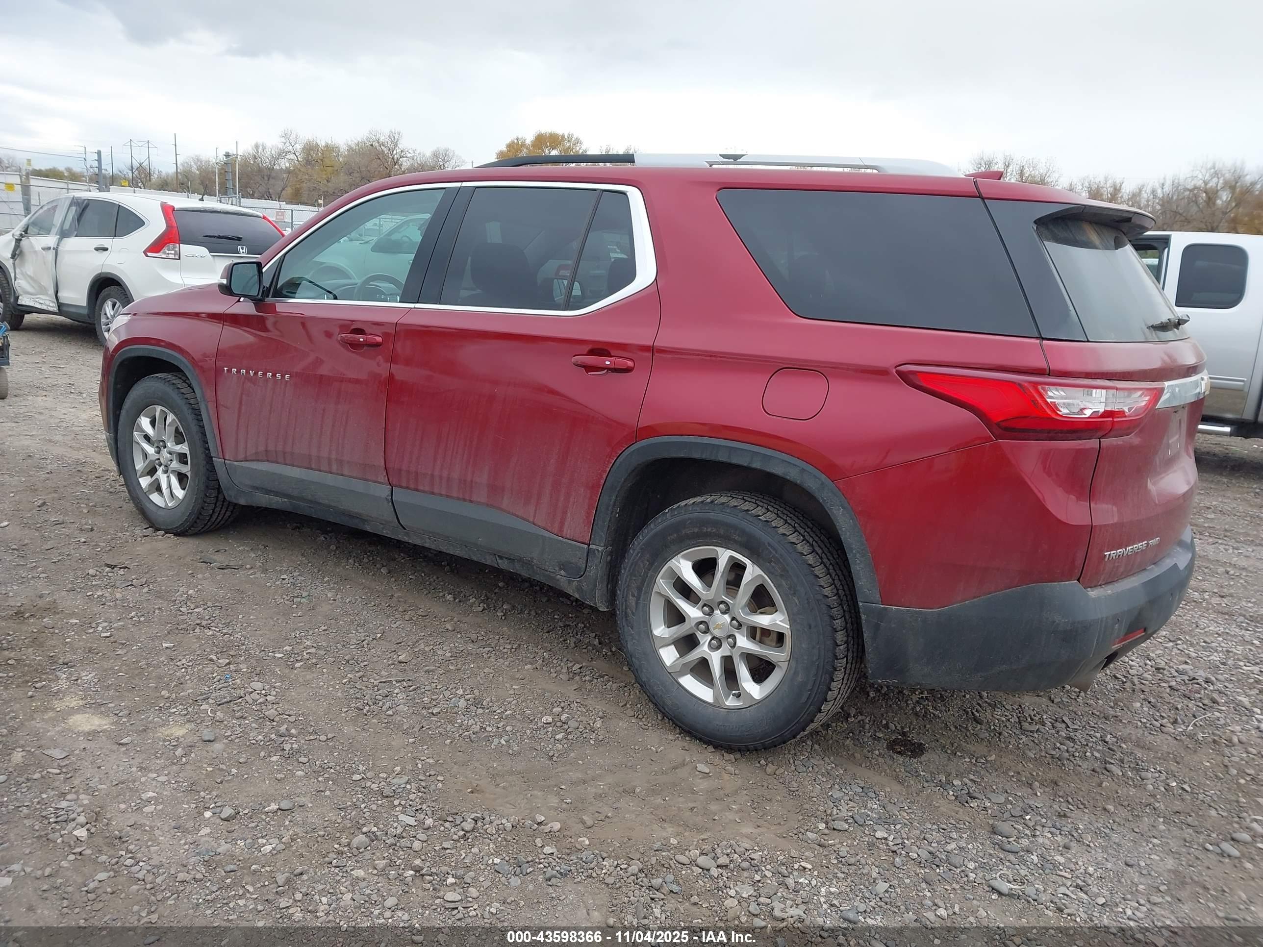 CHEVROLET TRAVERSE image 3