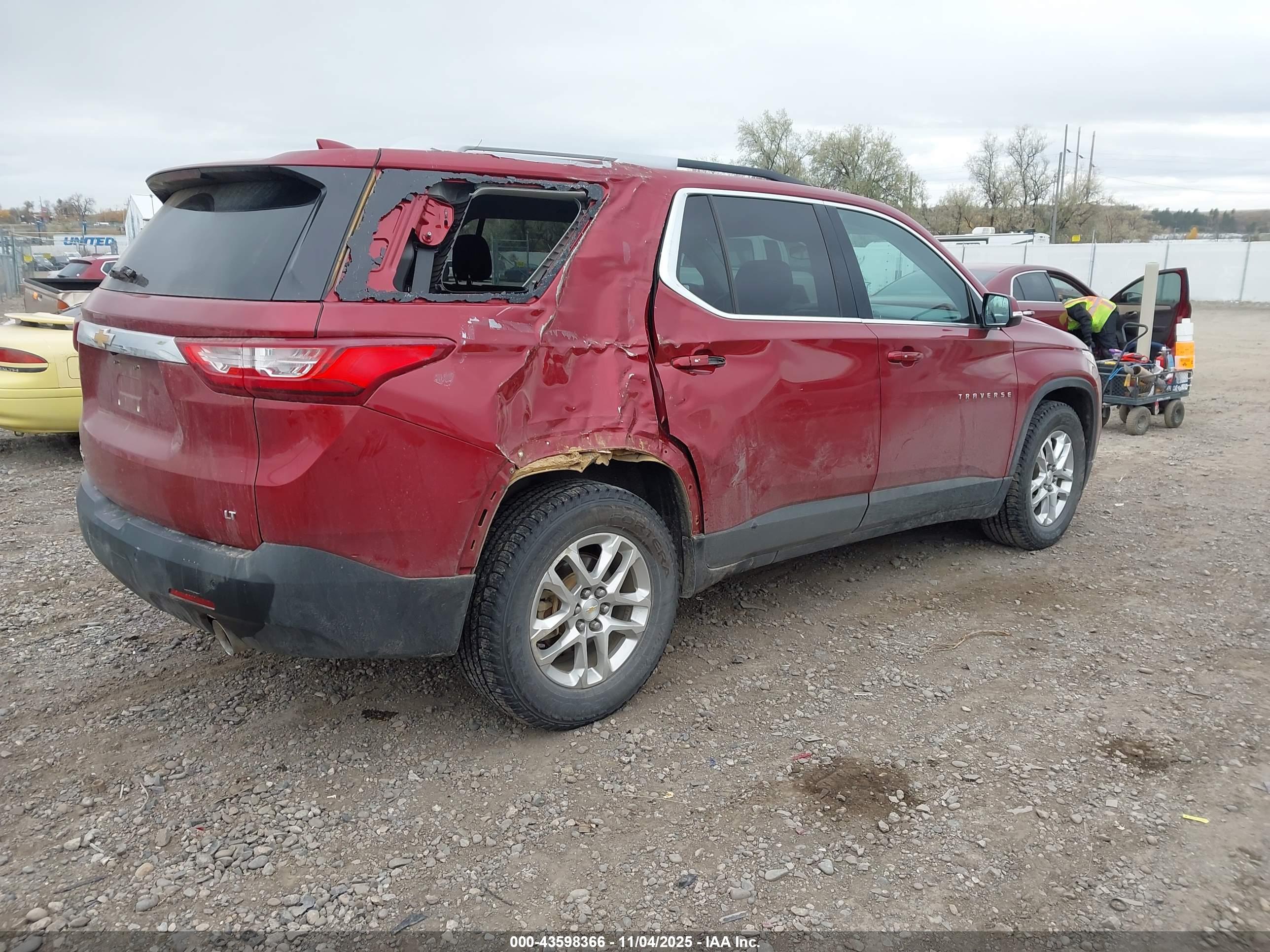 CHEVROLET TRAVERSE image 4