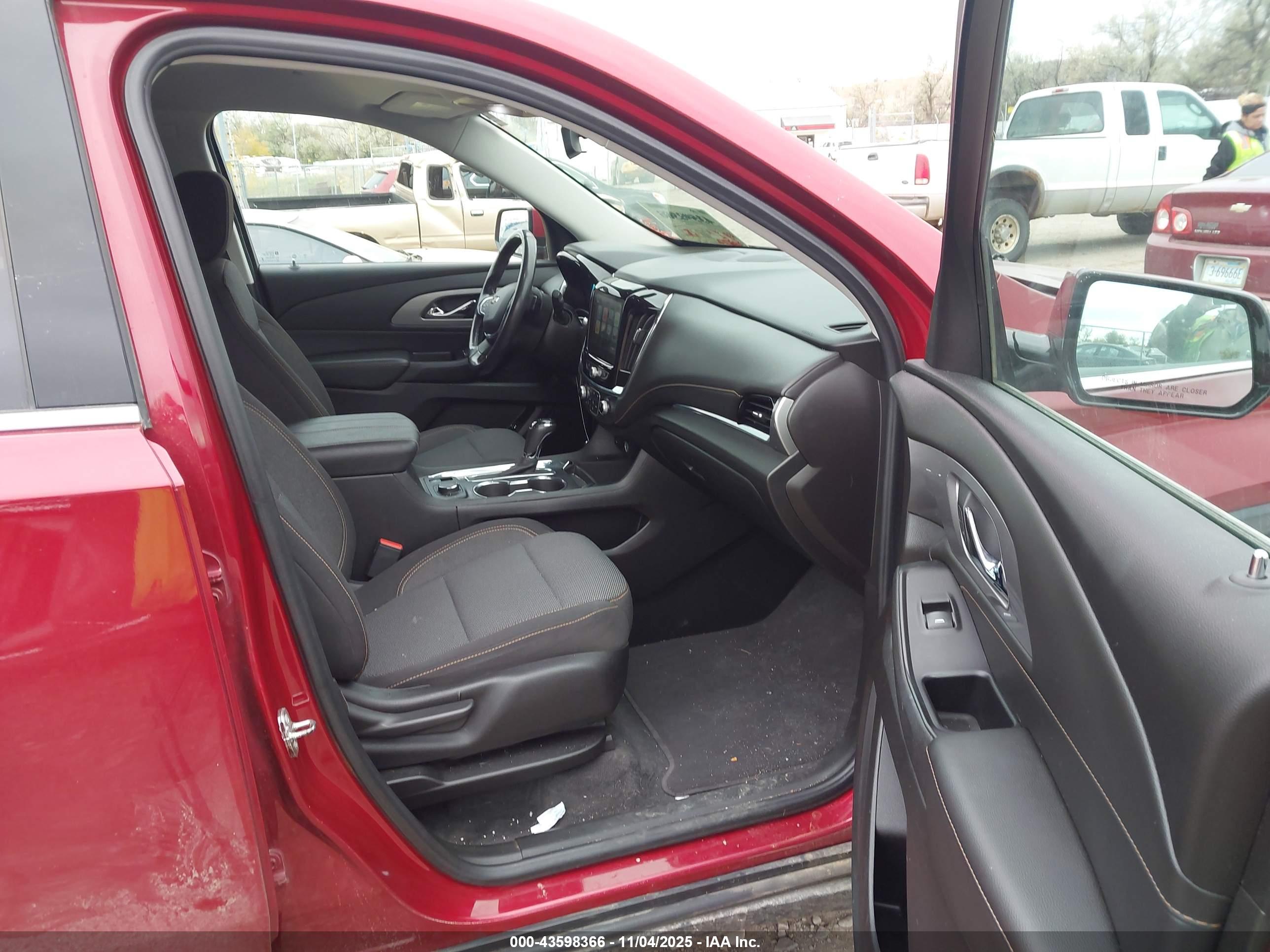 CHEVROLET TRAVERSE image 5
