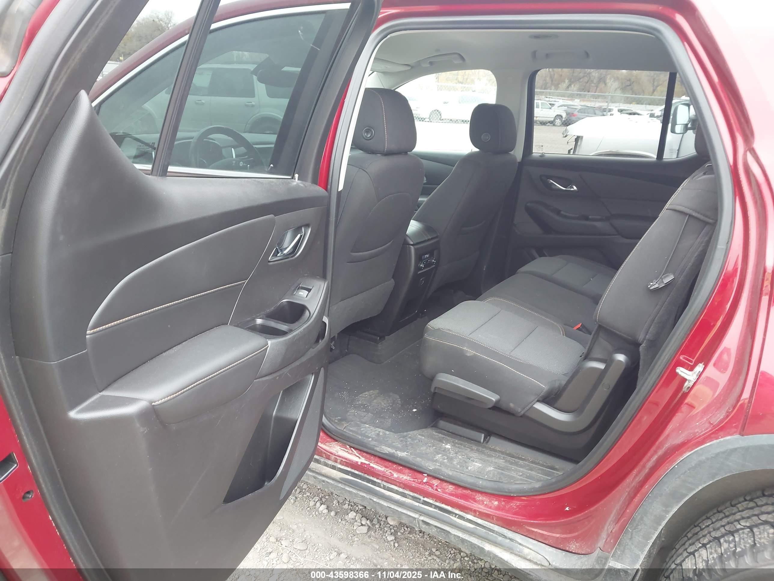 CHEVROLET TRAVERSE image 8
