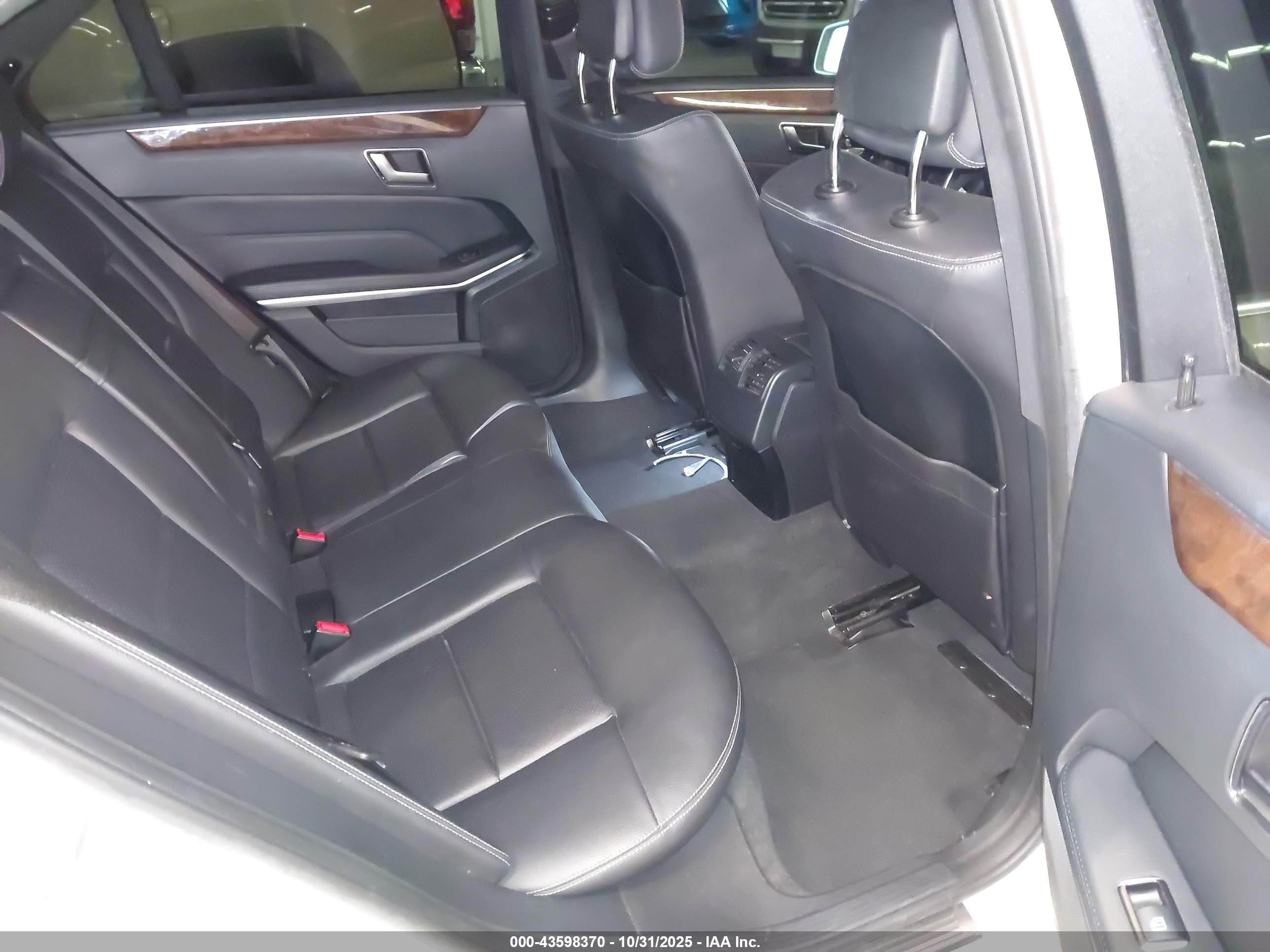MERCEDES-BENZ E image 8