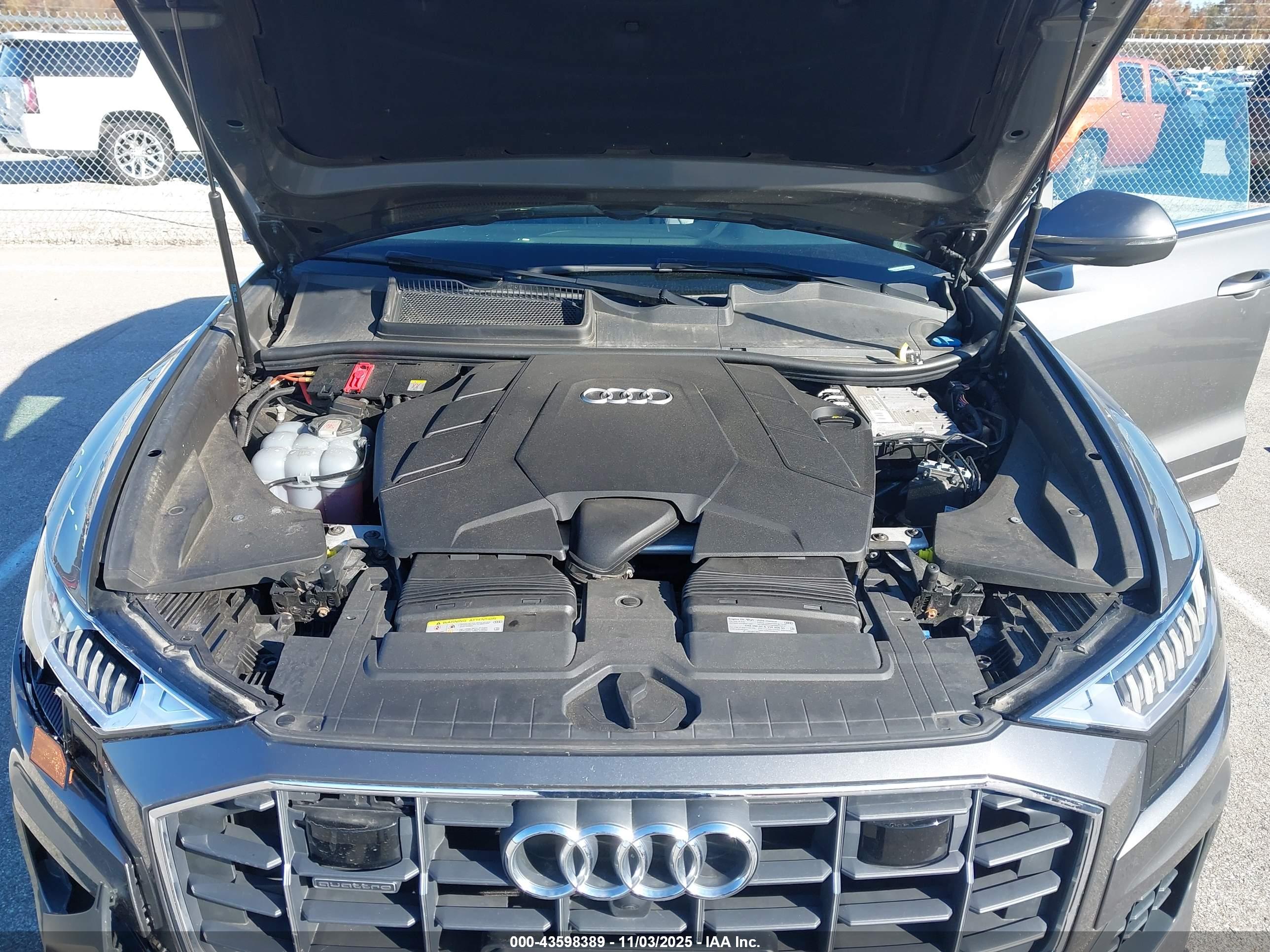 AUDI Q8 image 10