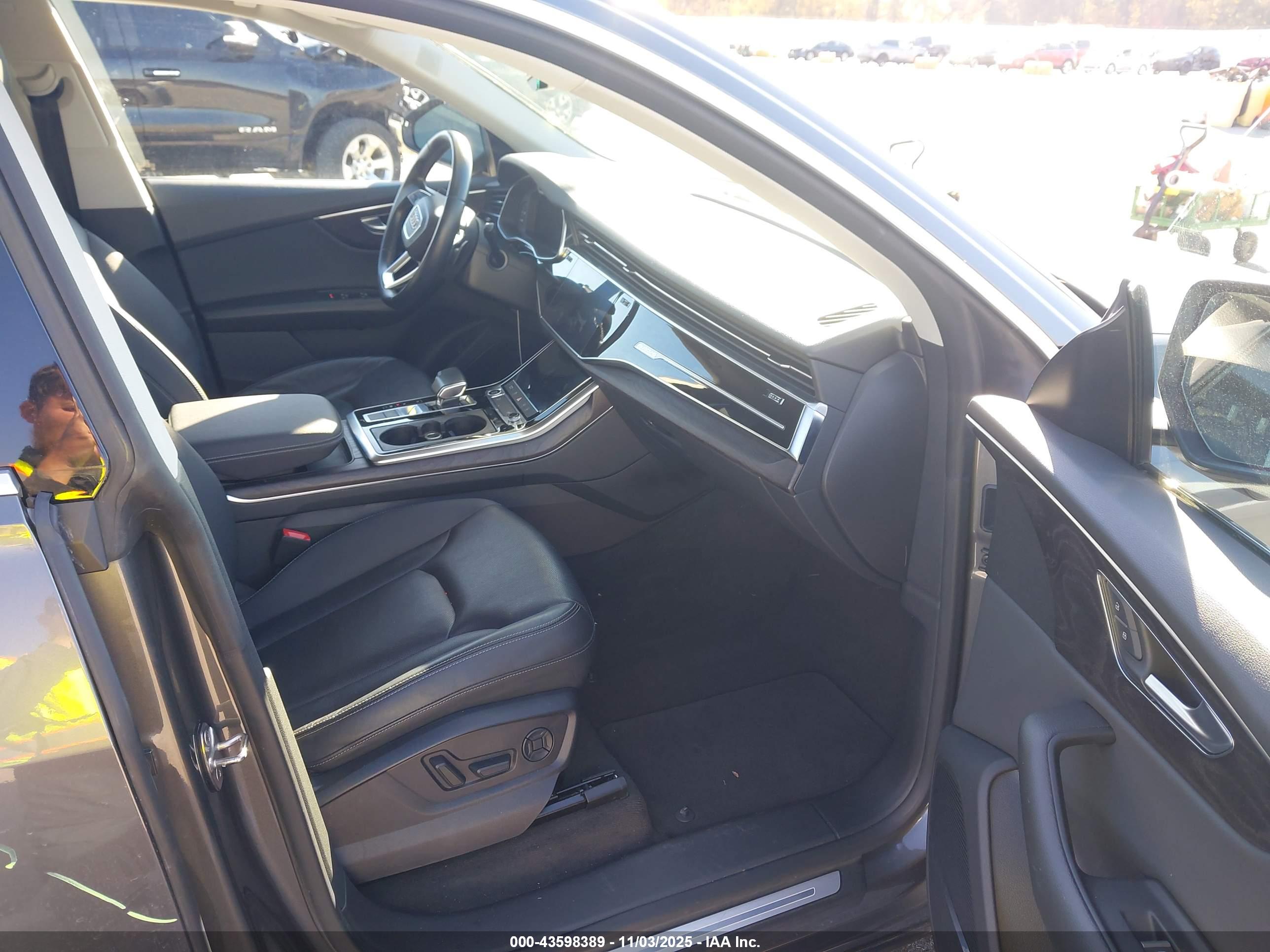 AUDI Q8 image 5