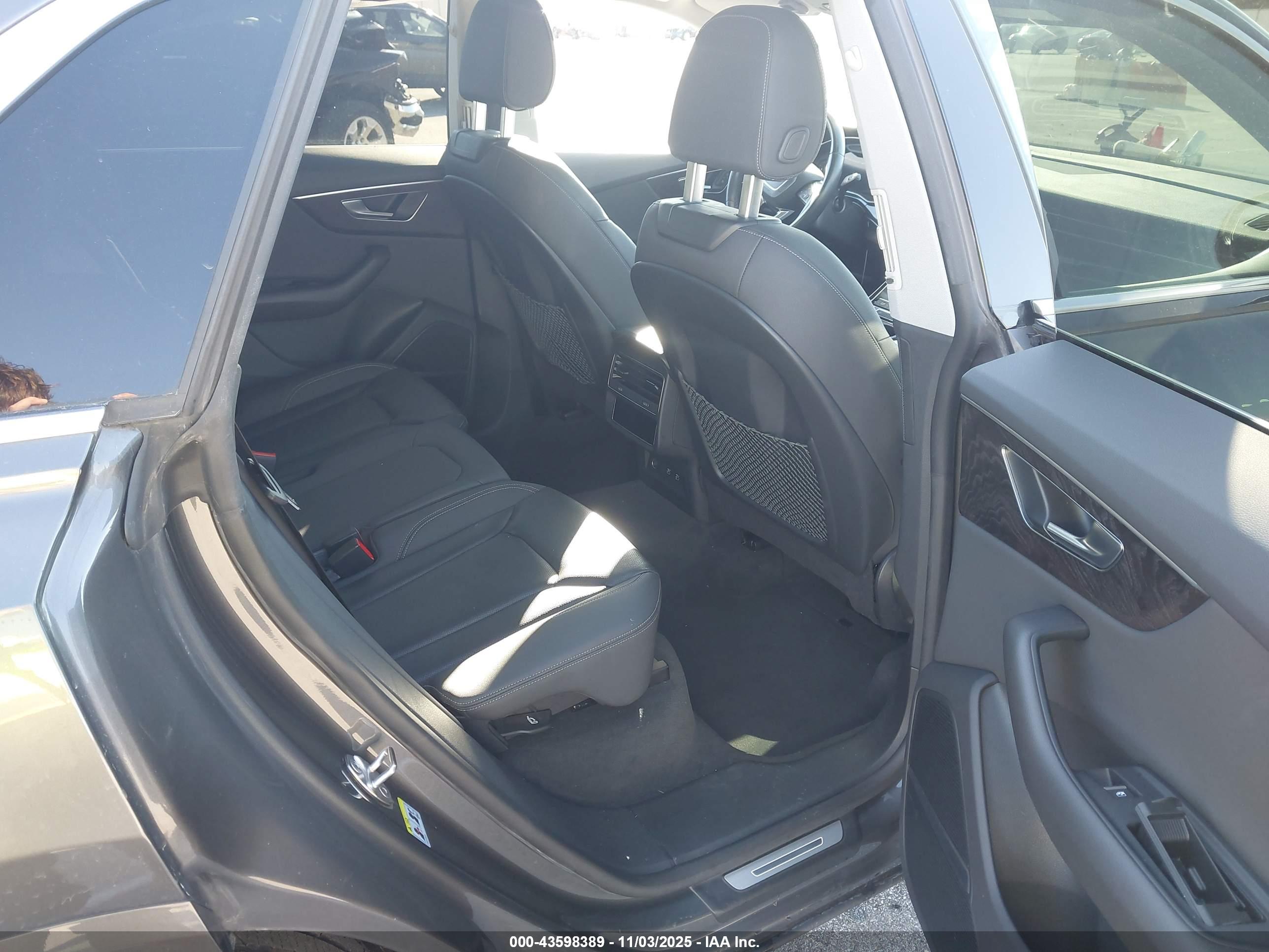 AUDI Q8 image 8