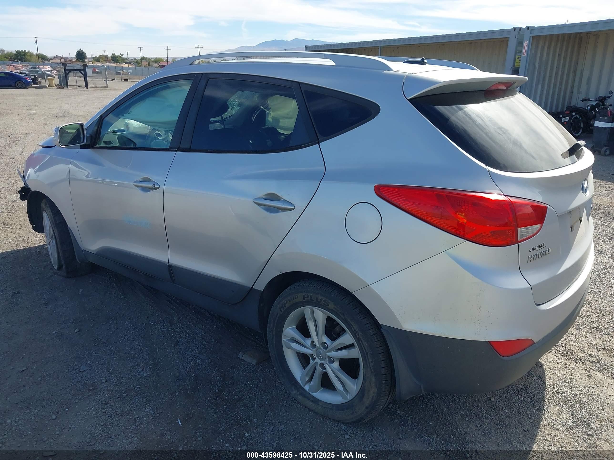 HYUNDAI TUCSON image 3