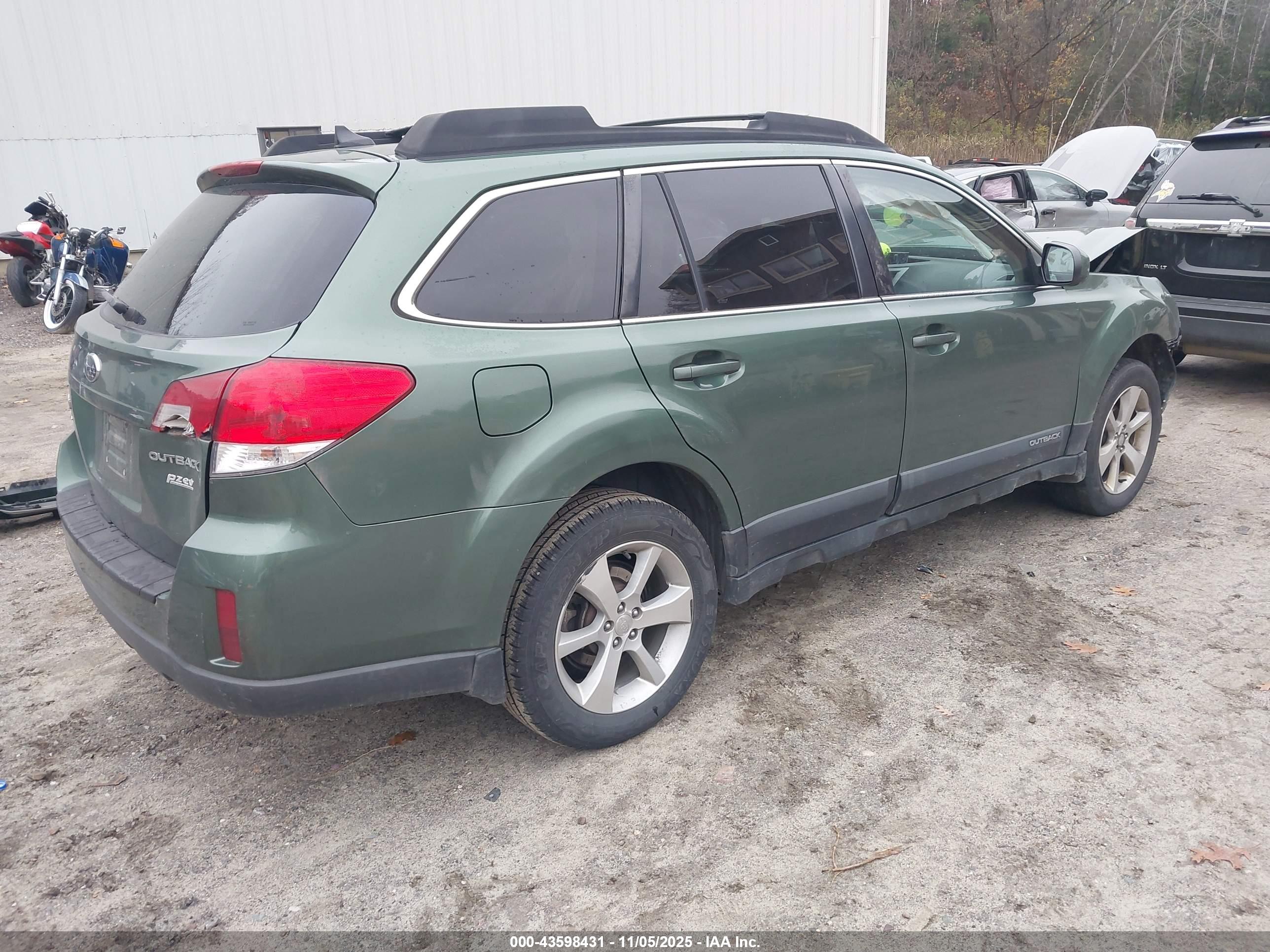 SUBARU OUTBACK image 4