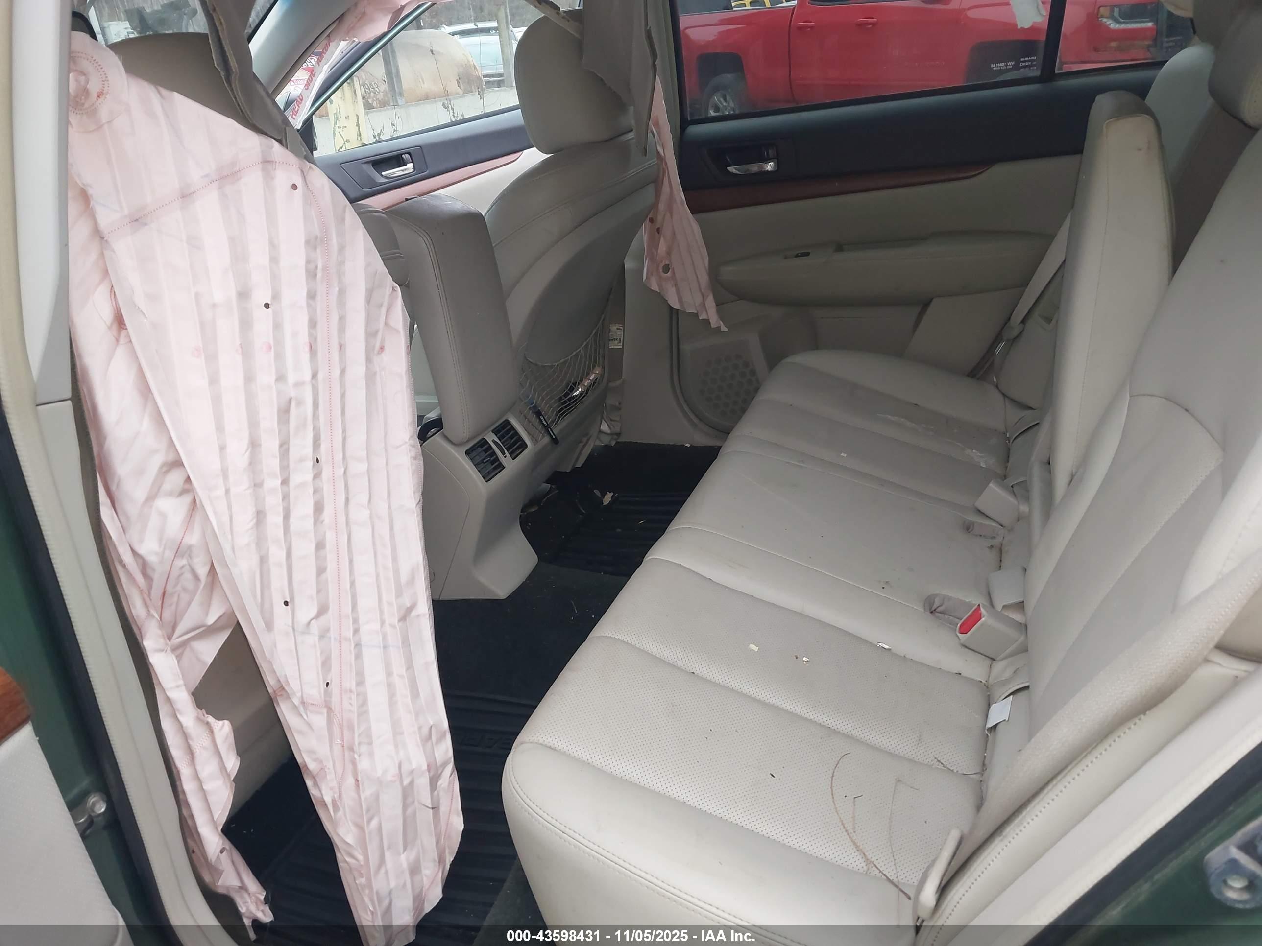 SUBARU OUTBACK image 8