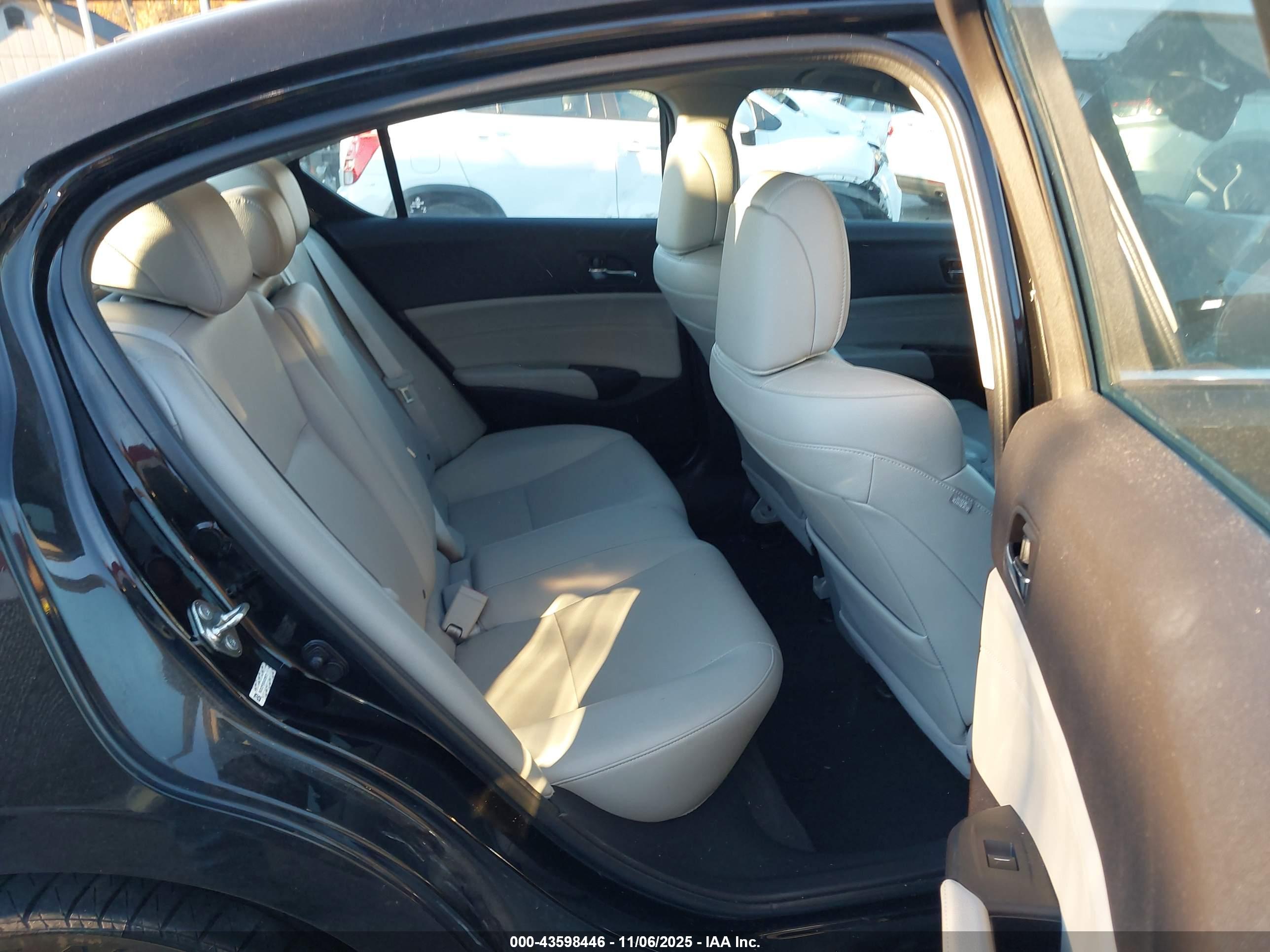 ACURA ILX image 8