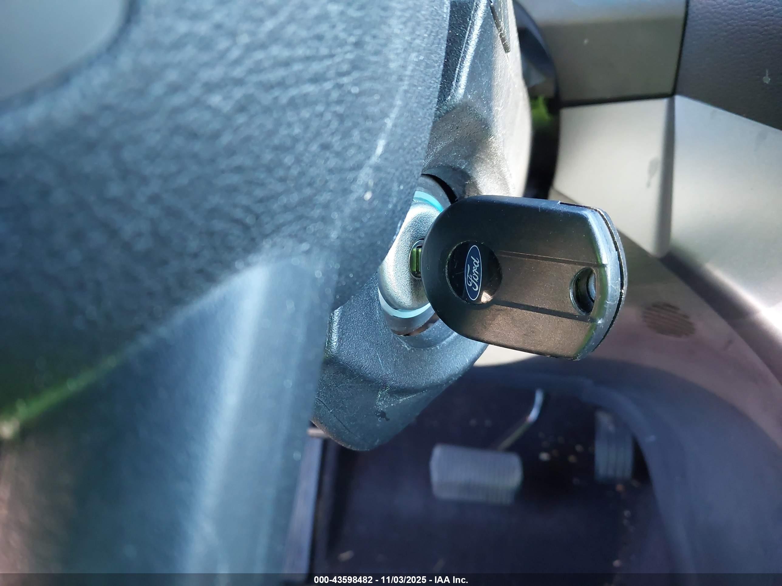 FORD ESCAPE image 11