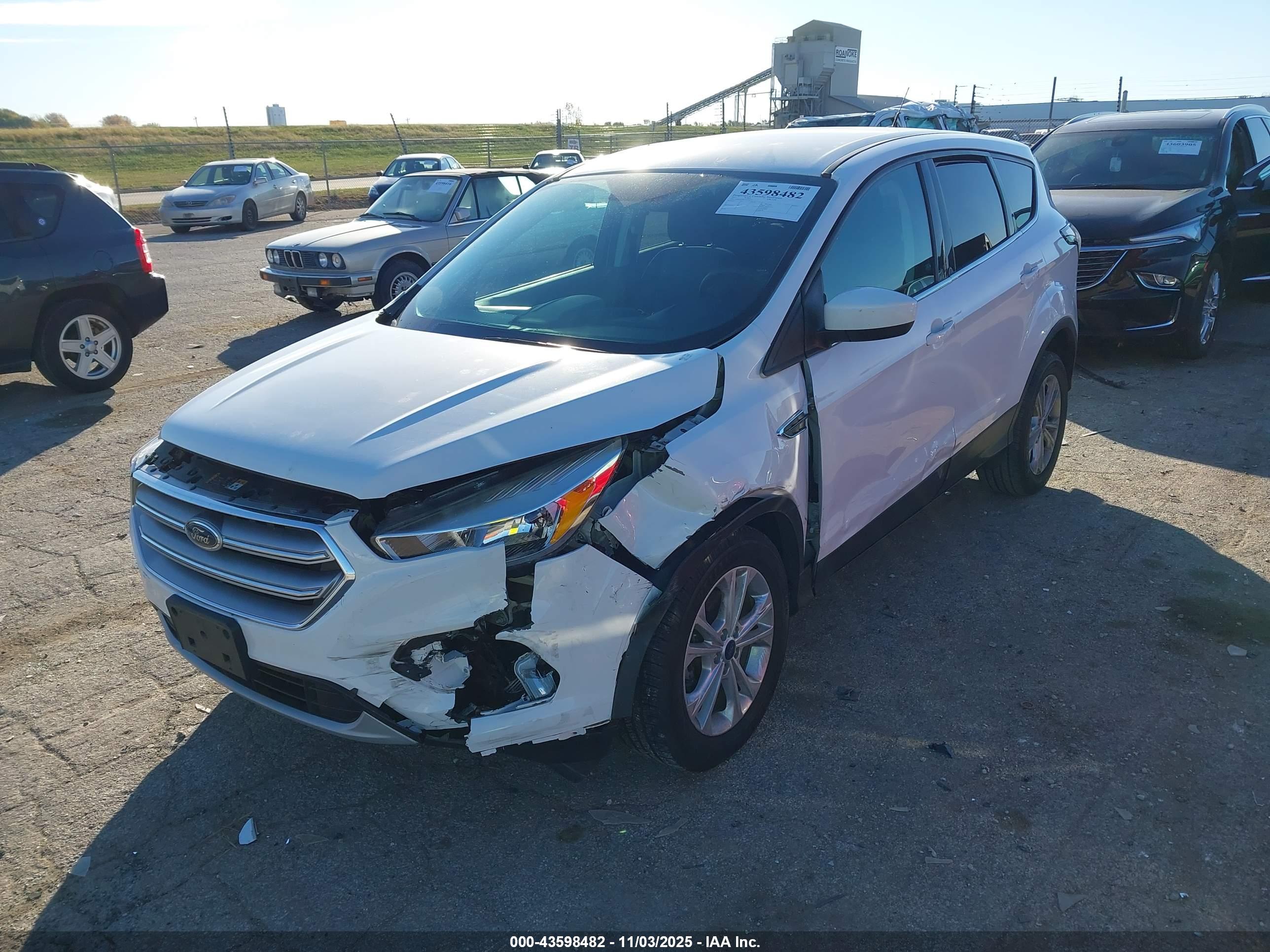 FORD ESCAPE image 2