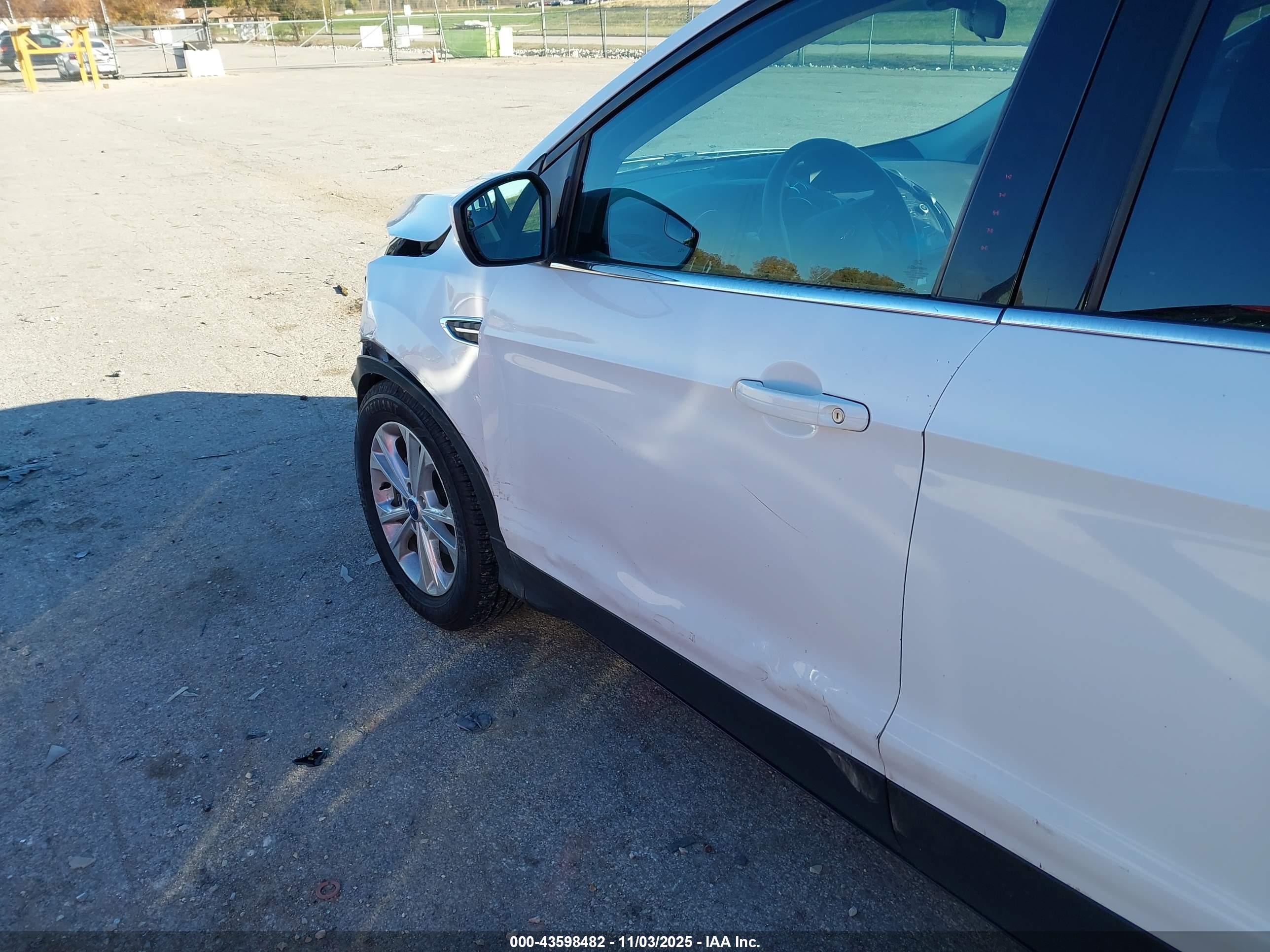 FORD ESCAPE image 6