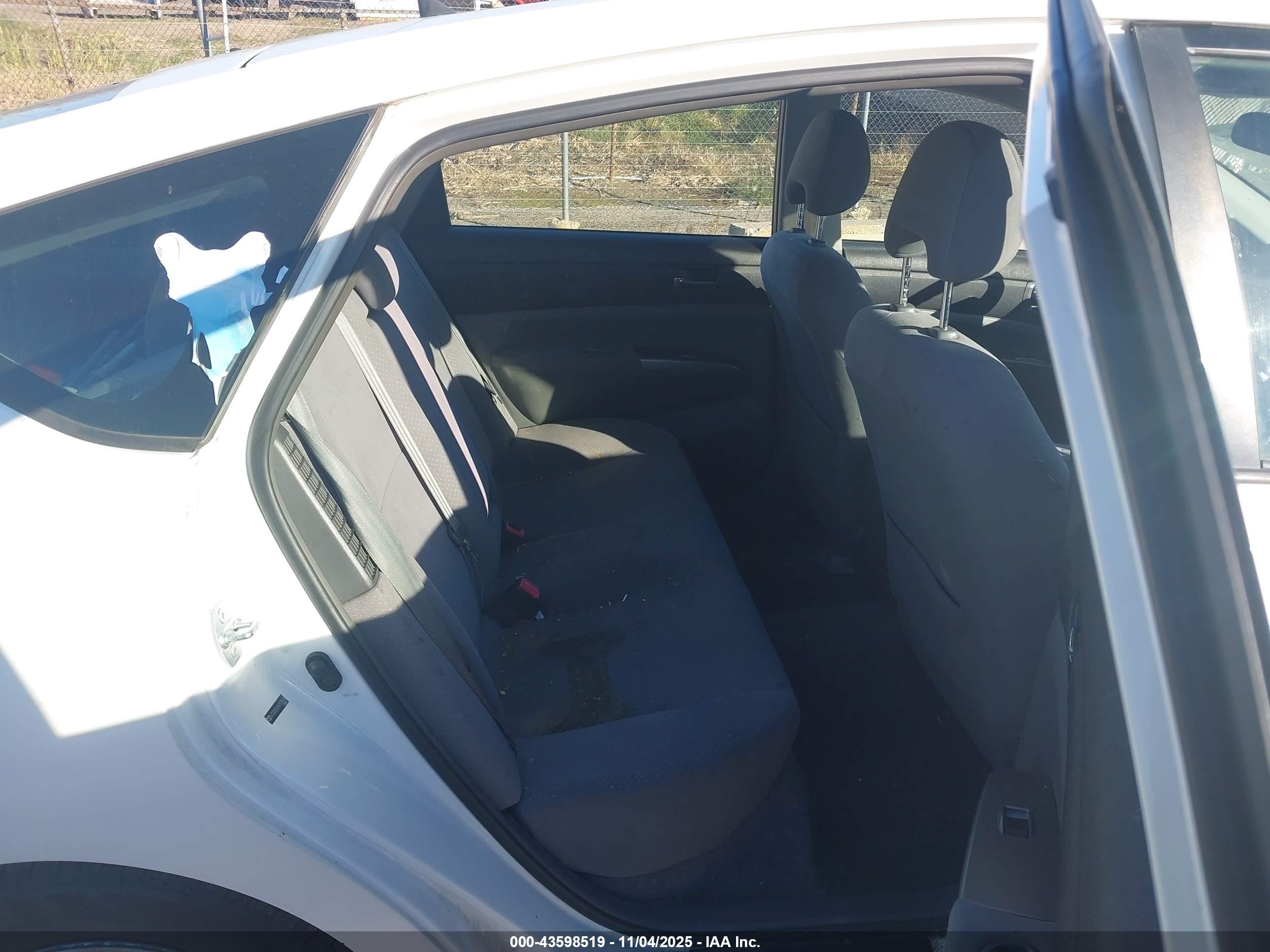 TOYOTA PRIUS image 8
