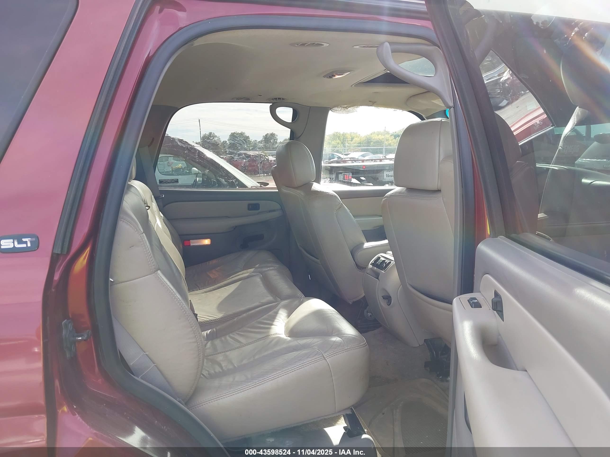 GMC YUKON image 8