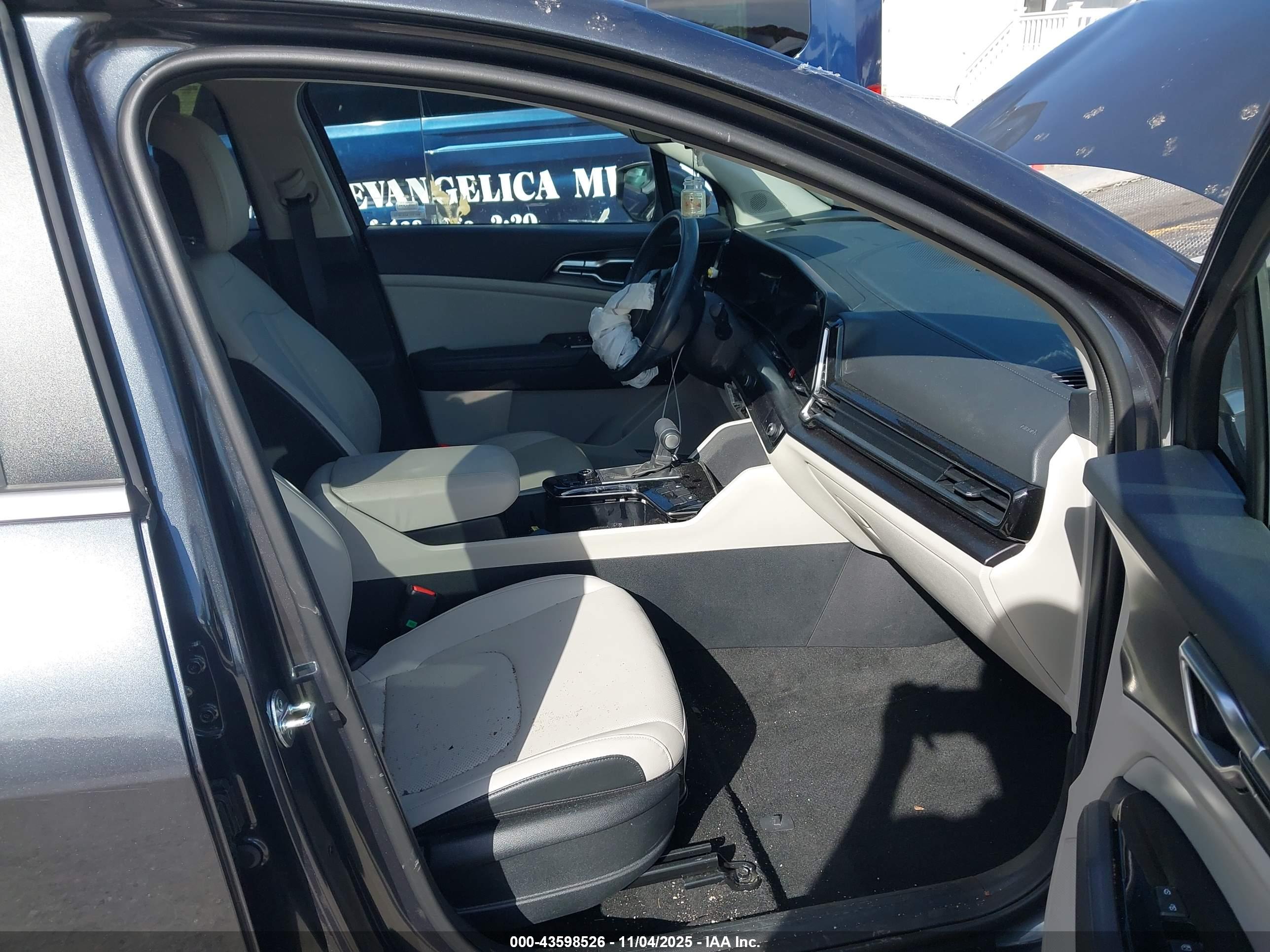KIA SPORTAGE image 5