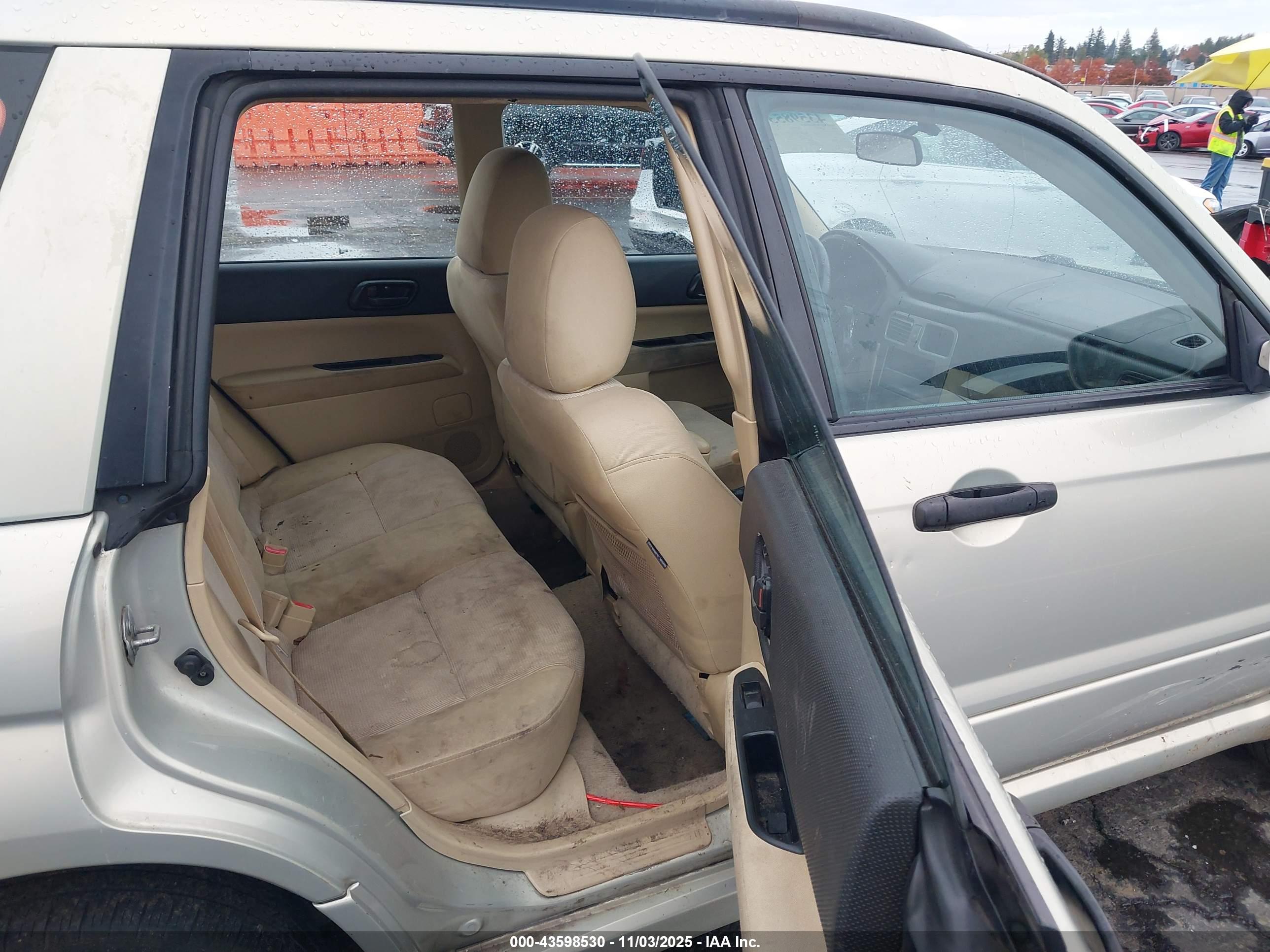 SUBARU FORESTER image 8