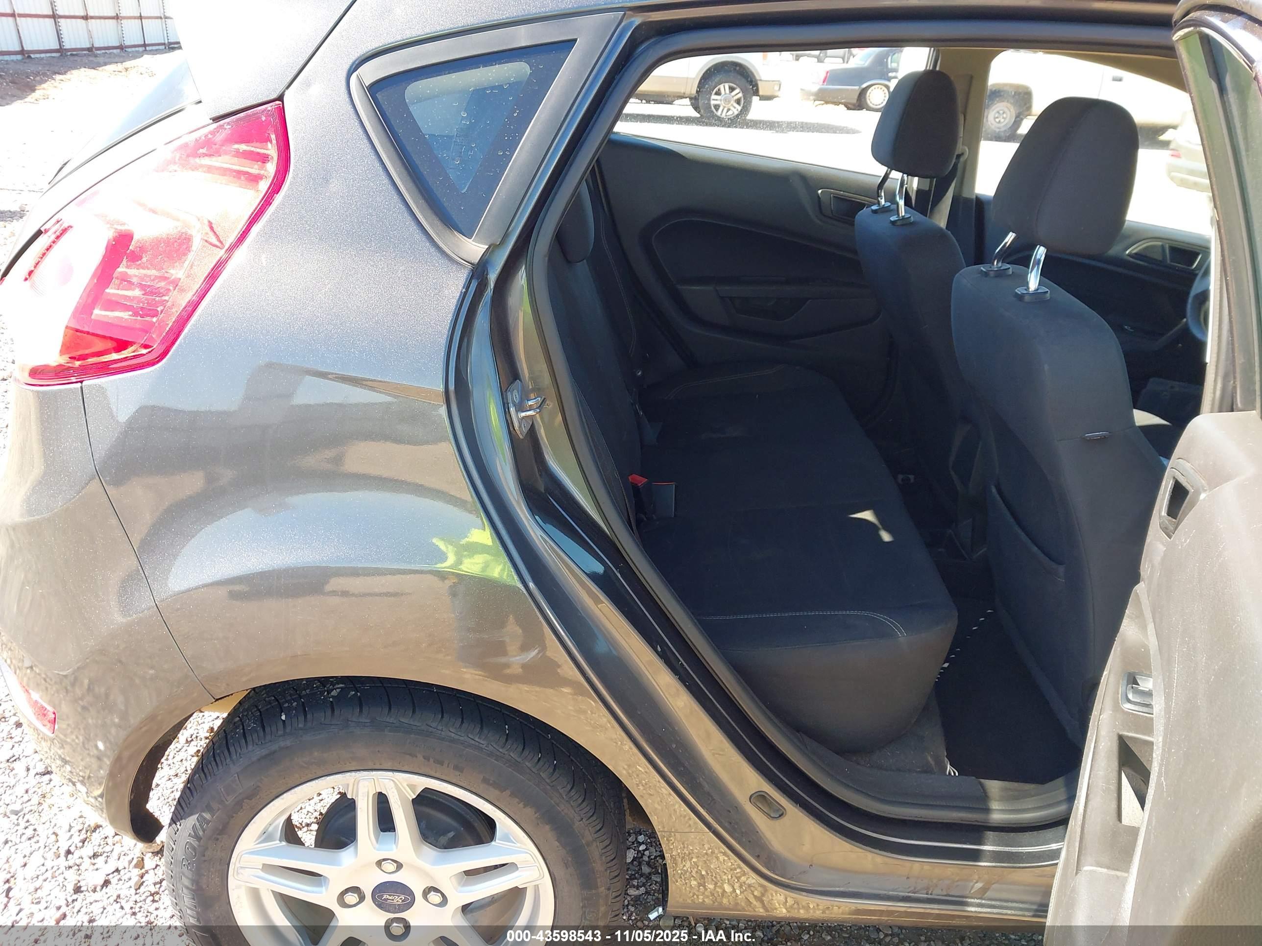 FORD FIESTA image 8