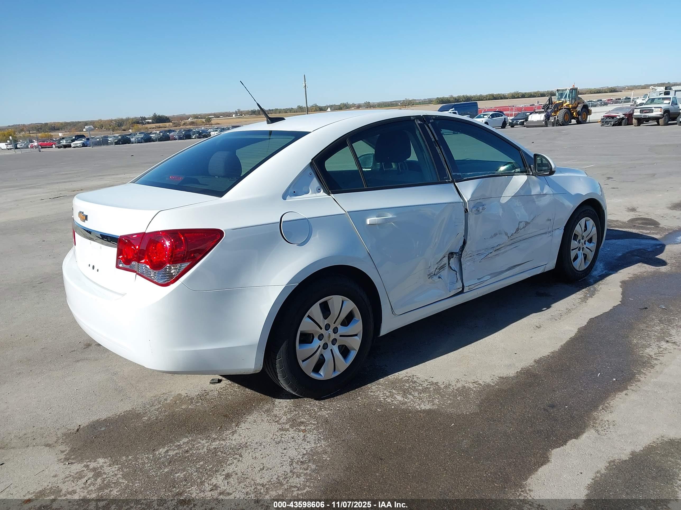 CHEVROLET CRUZE image 4