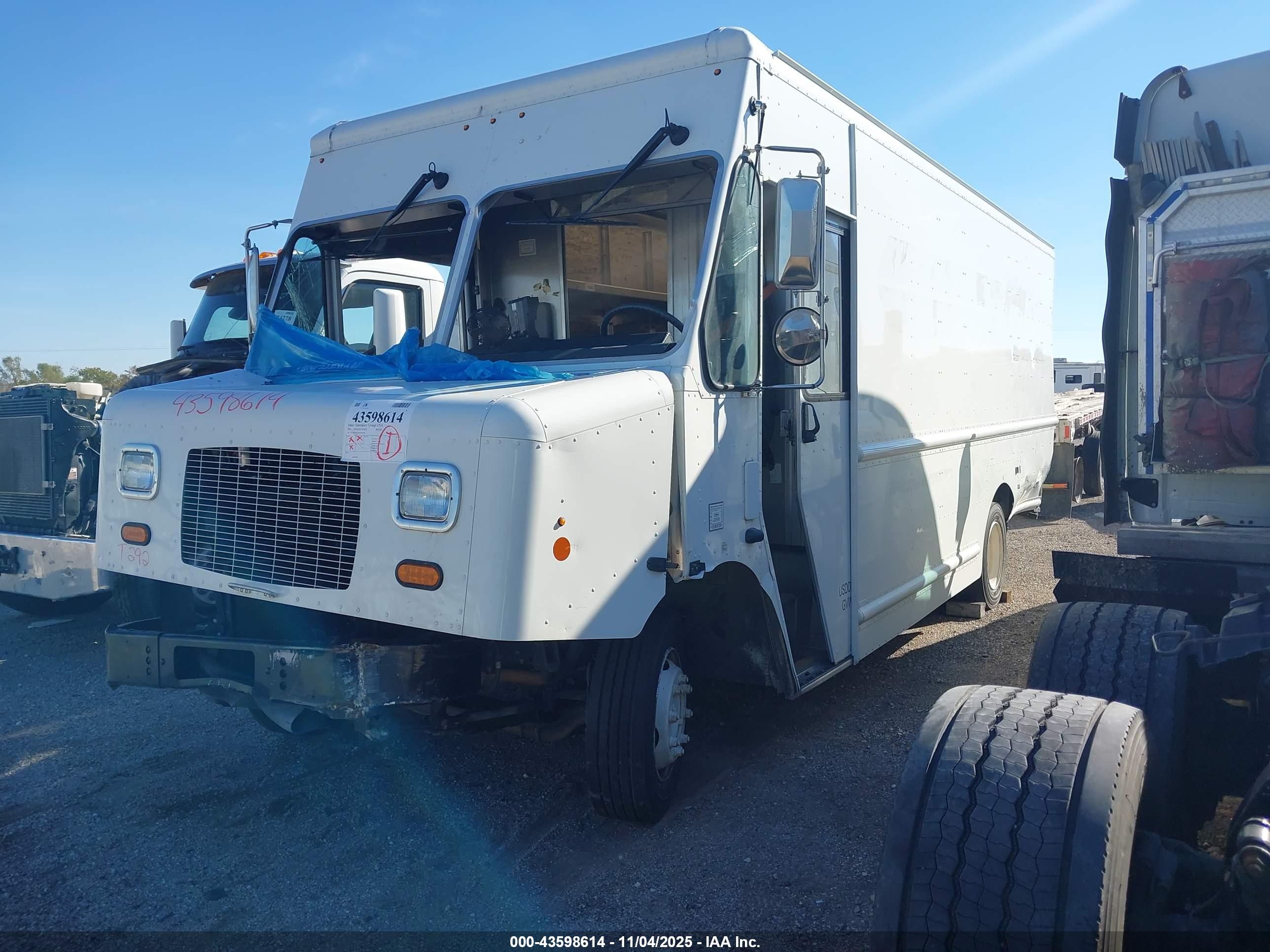 FREIGHTLINER MT45G image 2