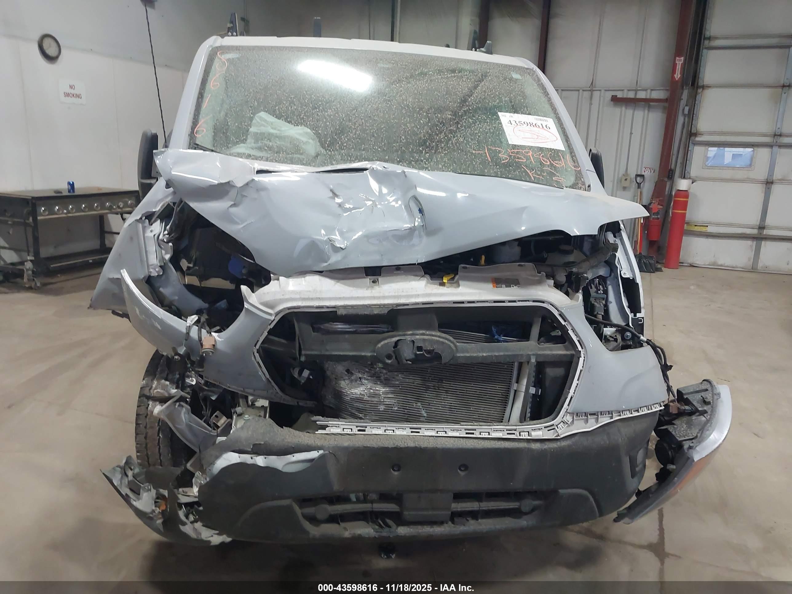 FORD TRANSIT-250 image 6