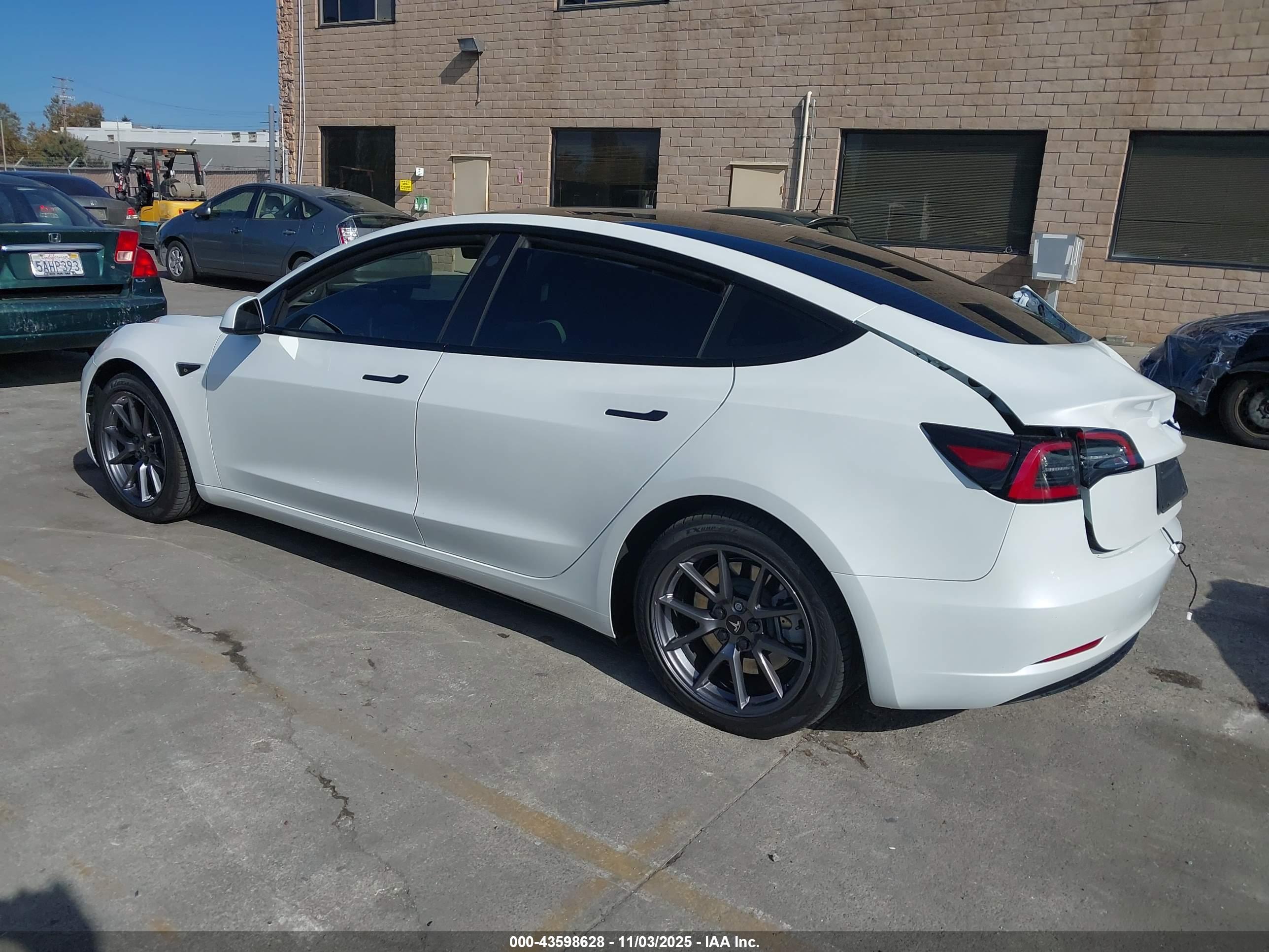 TESLA MODEL image 3