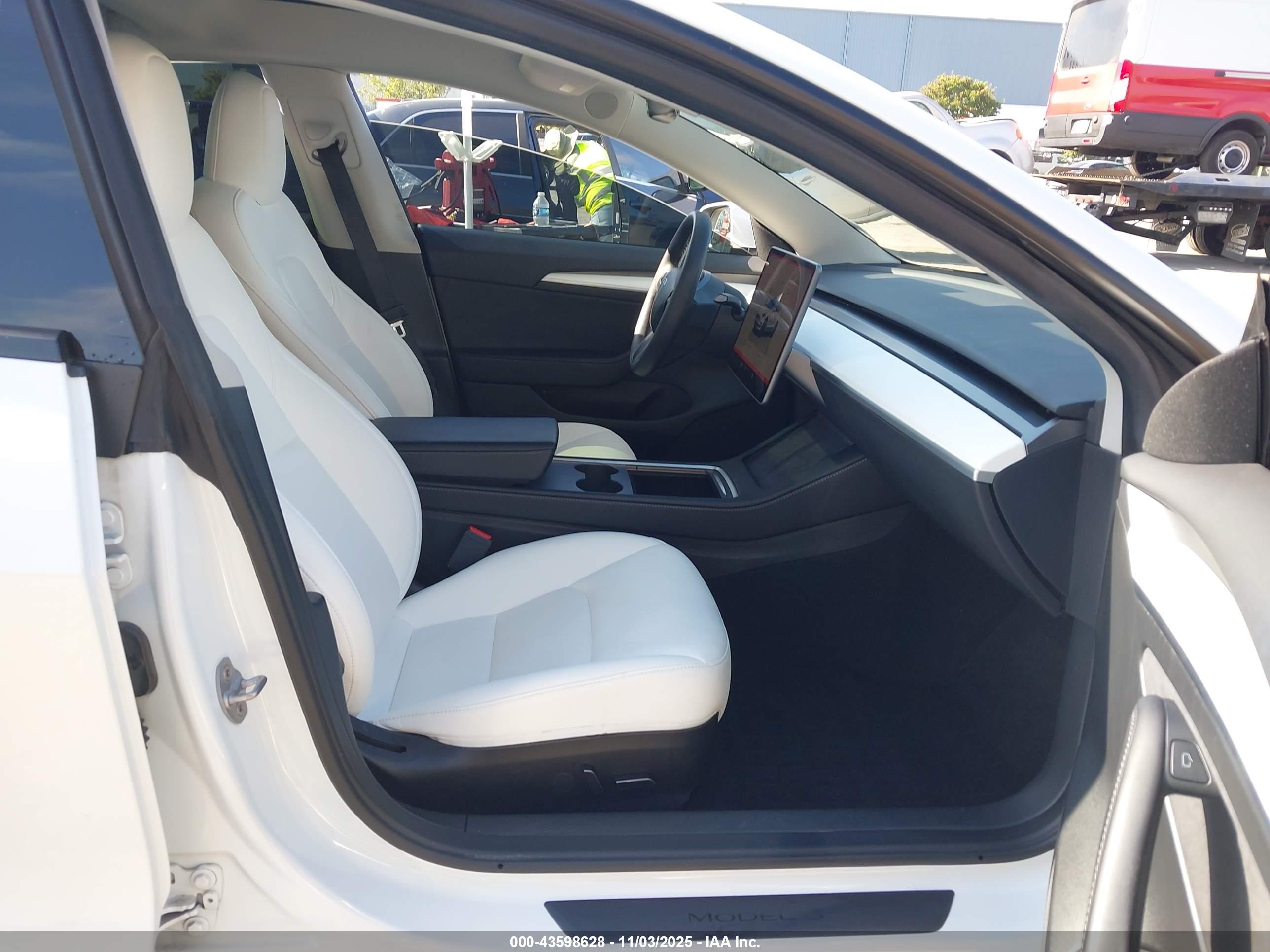 TESLA MODEL image 5