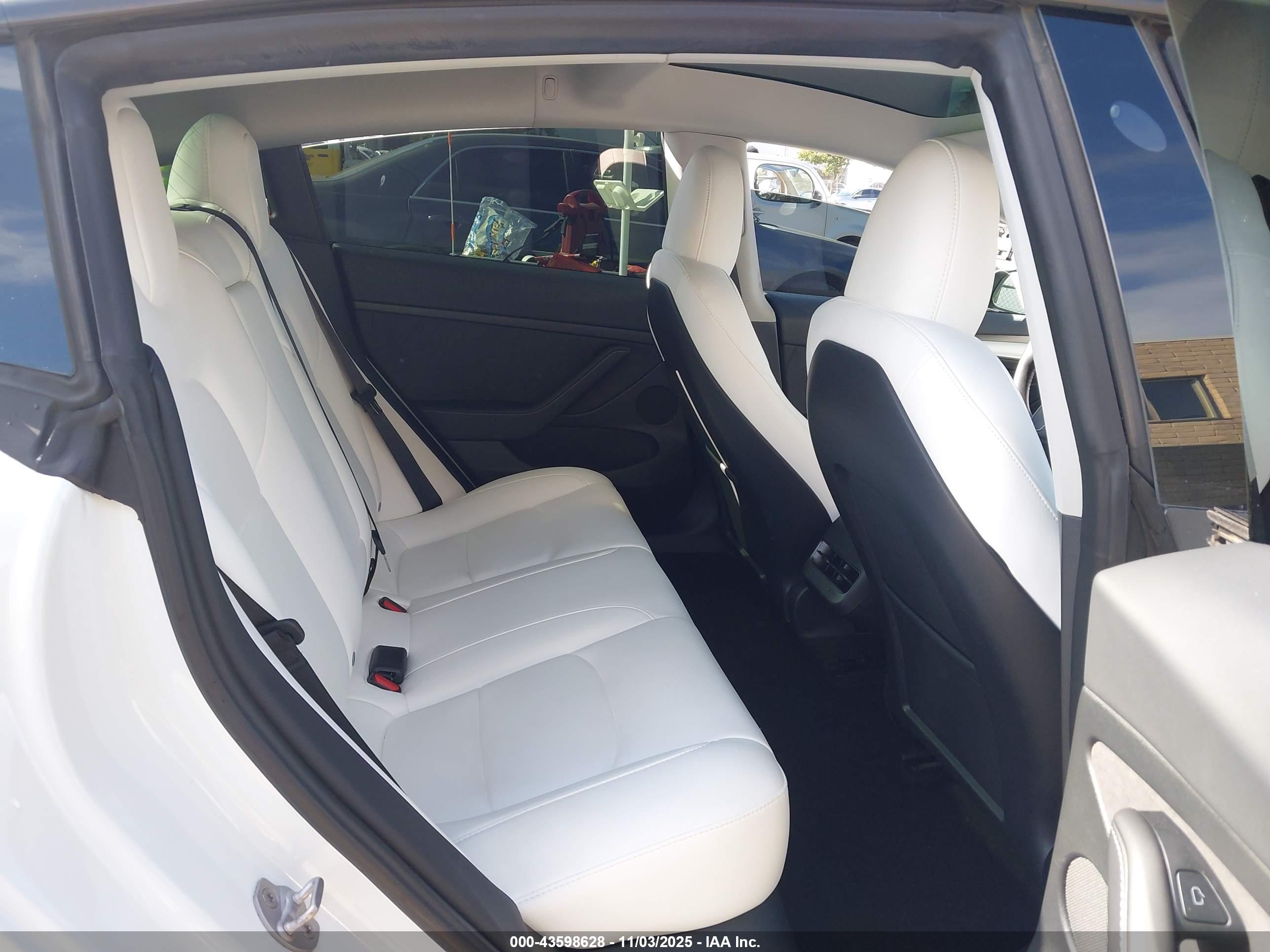 TESLA MODEL image 8