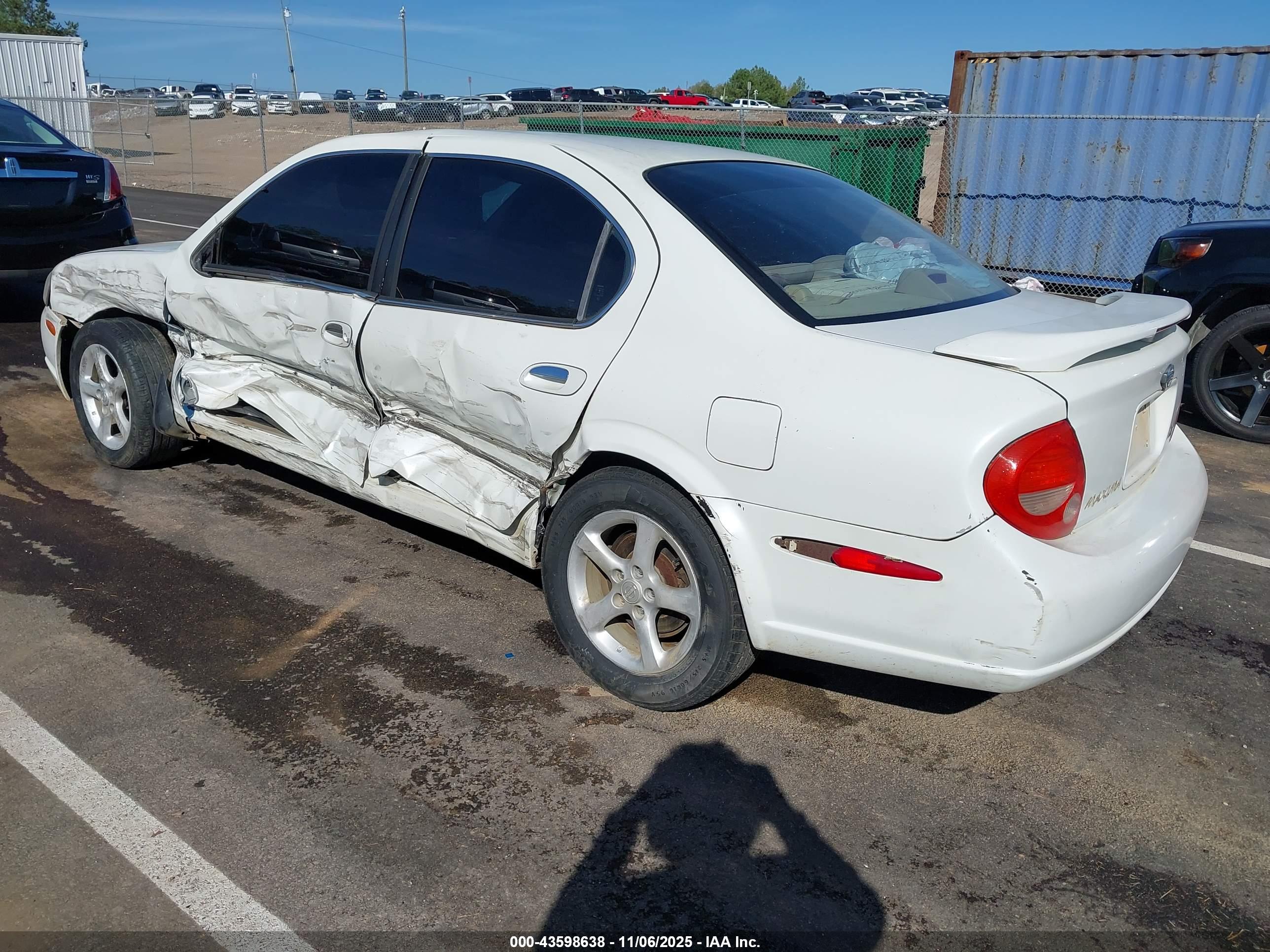 NISSAN MAXIMA image 3