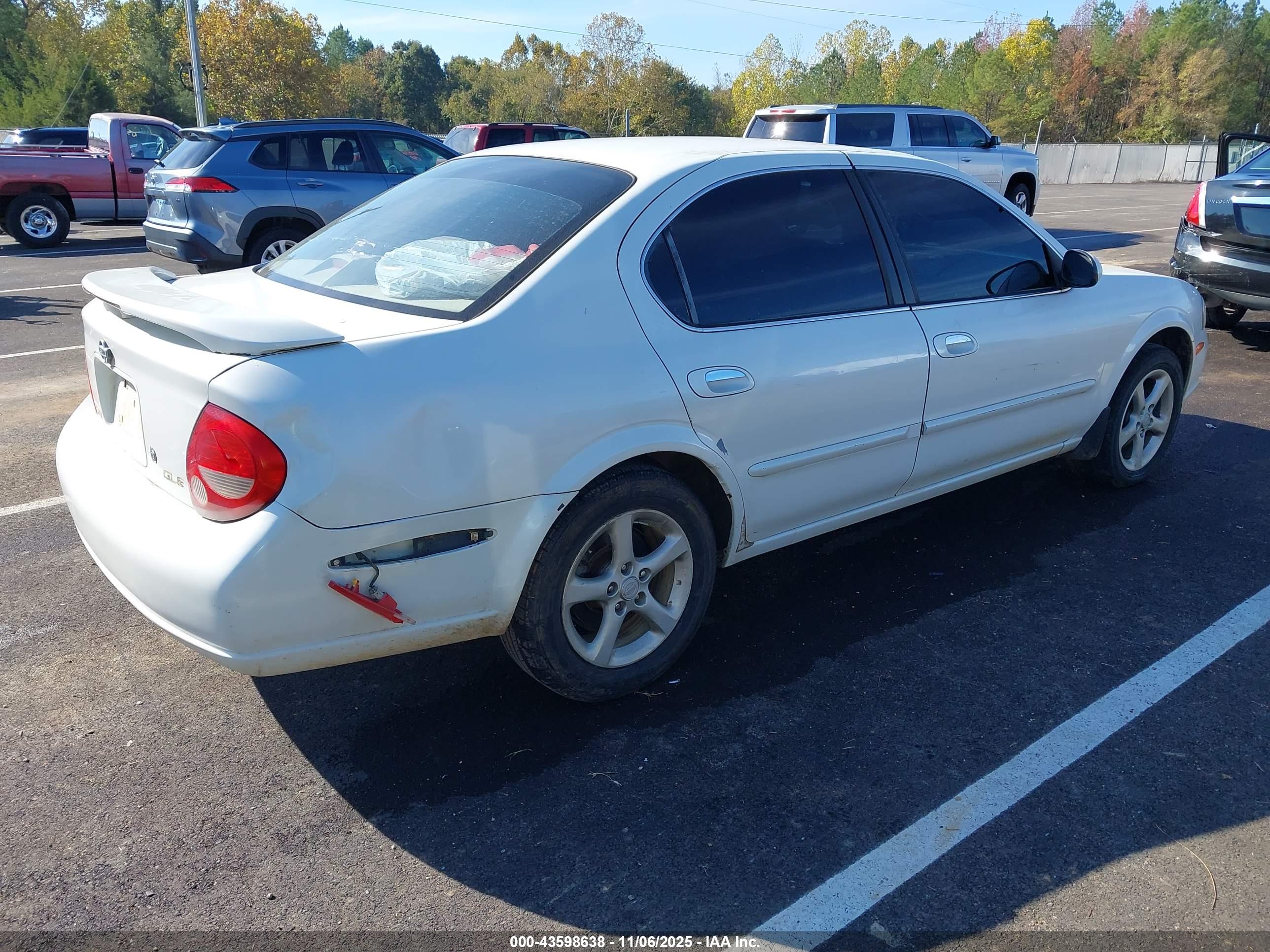 NISSAN MAXIMA image 4