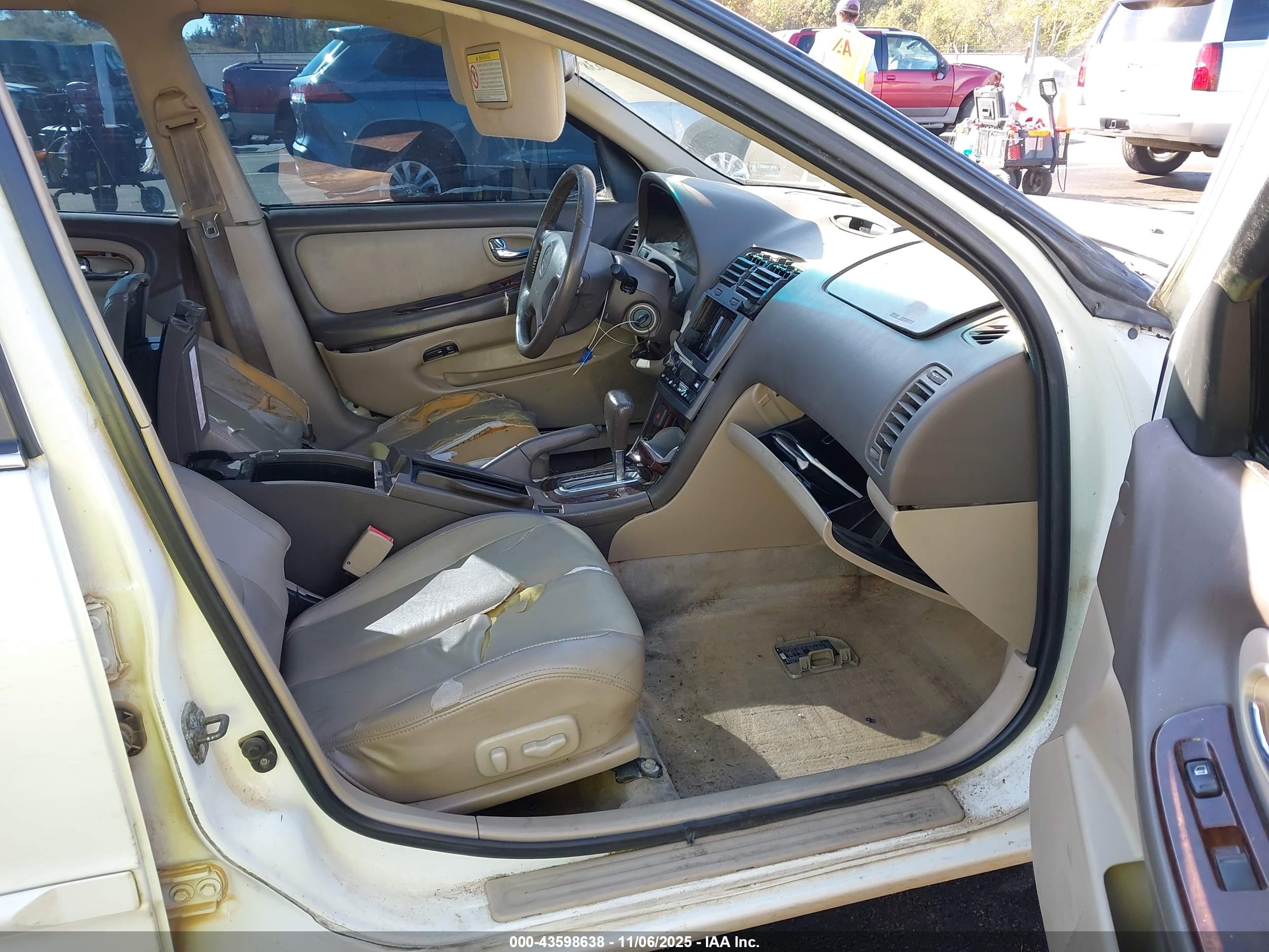 NISSAN MAXIMA image 5