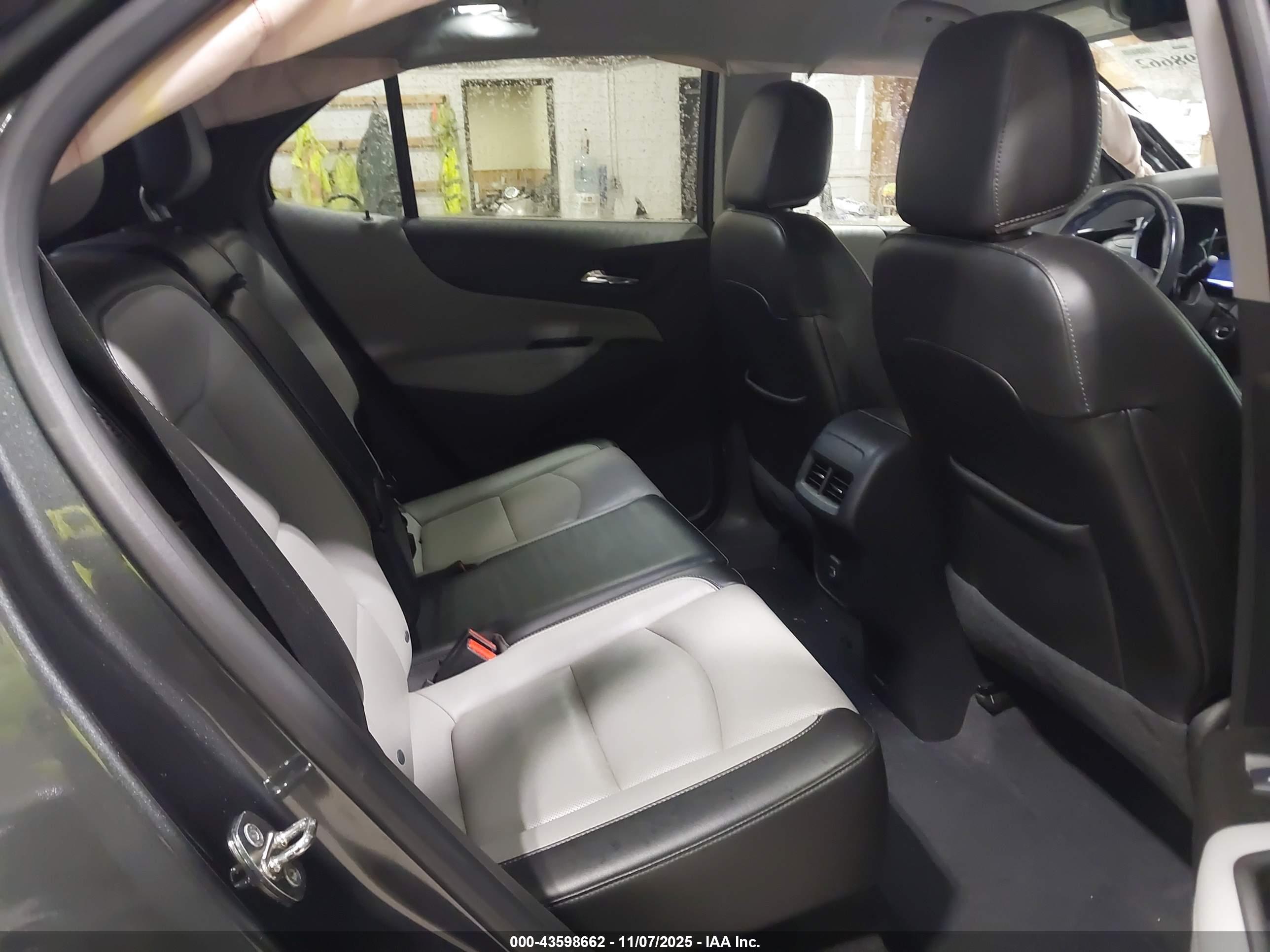 CHEVROLET EQUINOX image 8