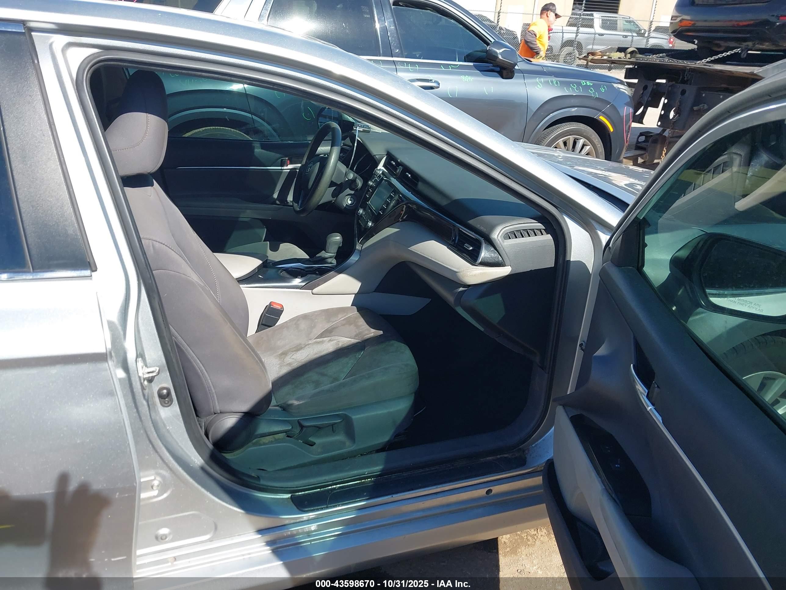 TOYOTA CAMRY image 5