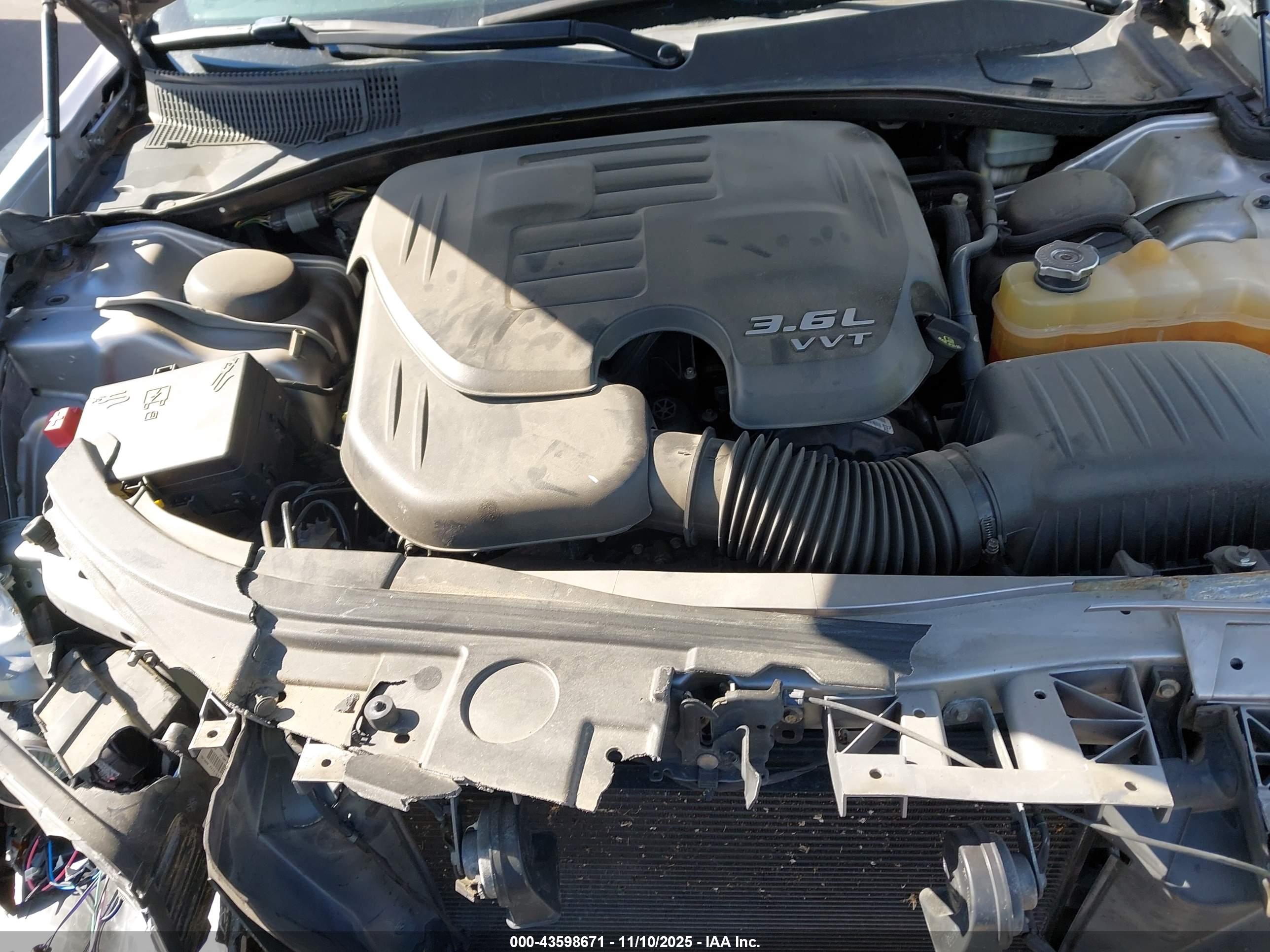 CHRYSLER 300 image 10