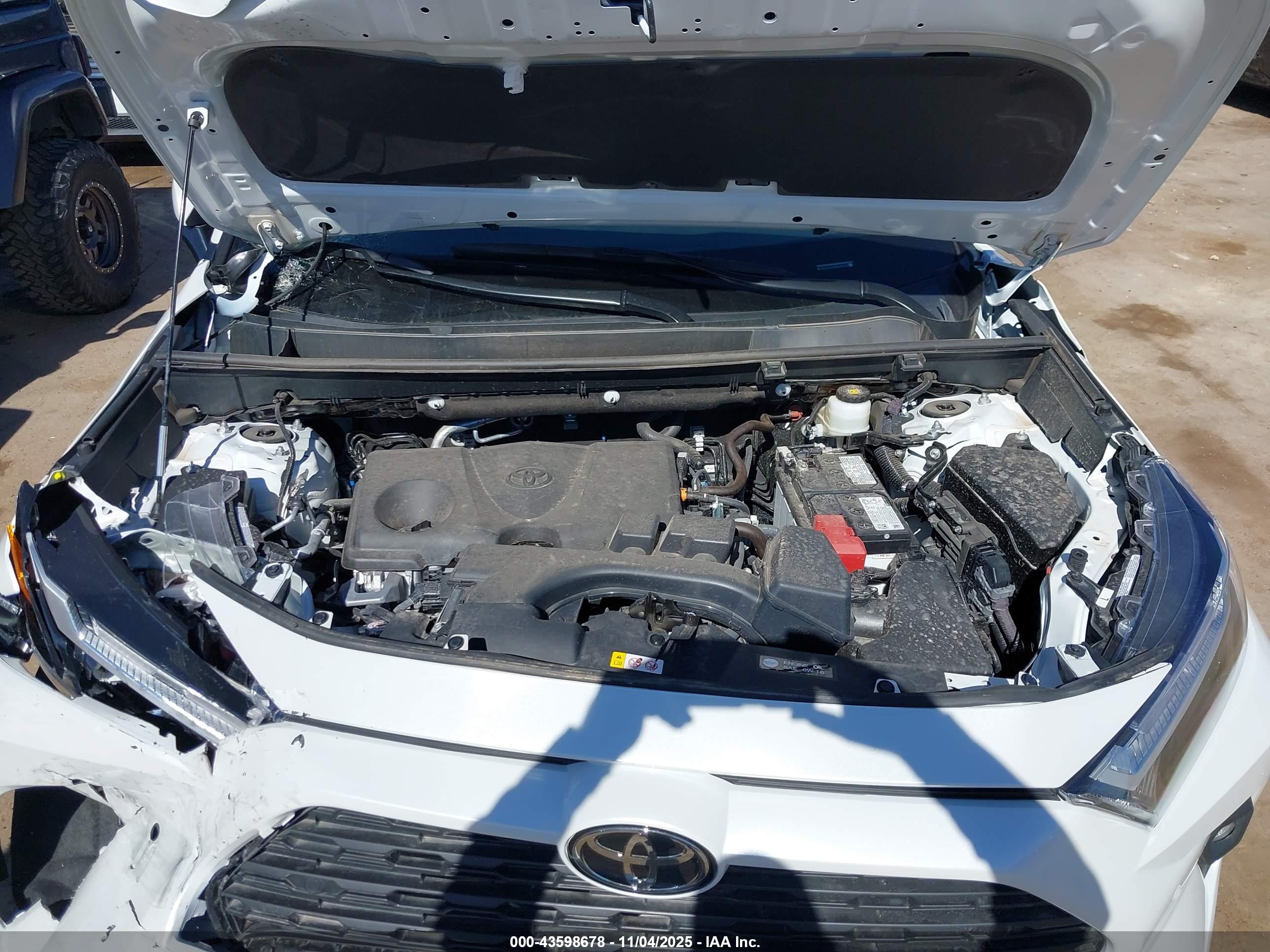 TOYOTA RAV4 image 10