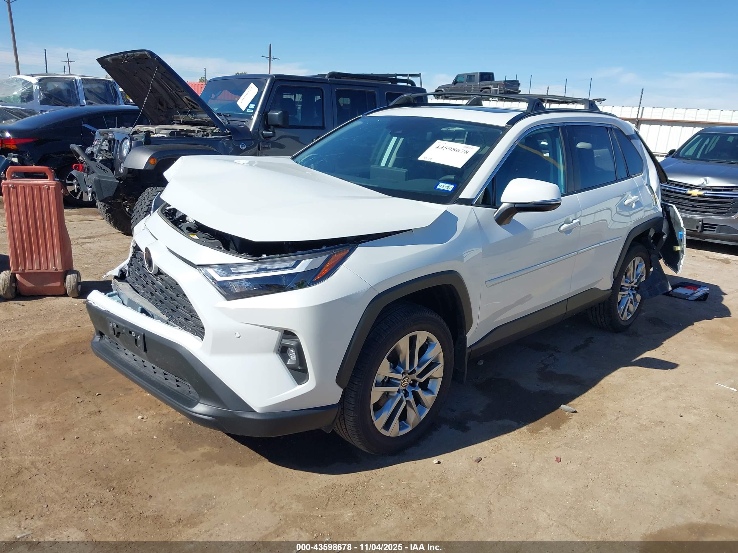 TOYOTA RAV4 image 2
