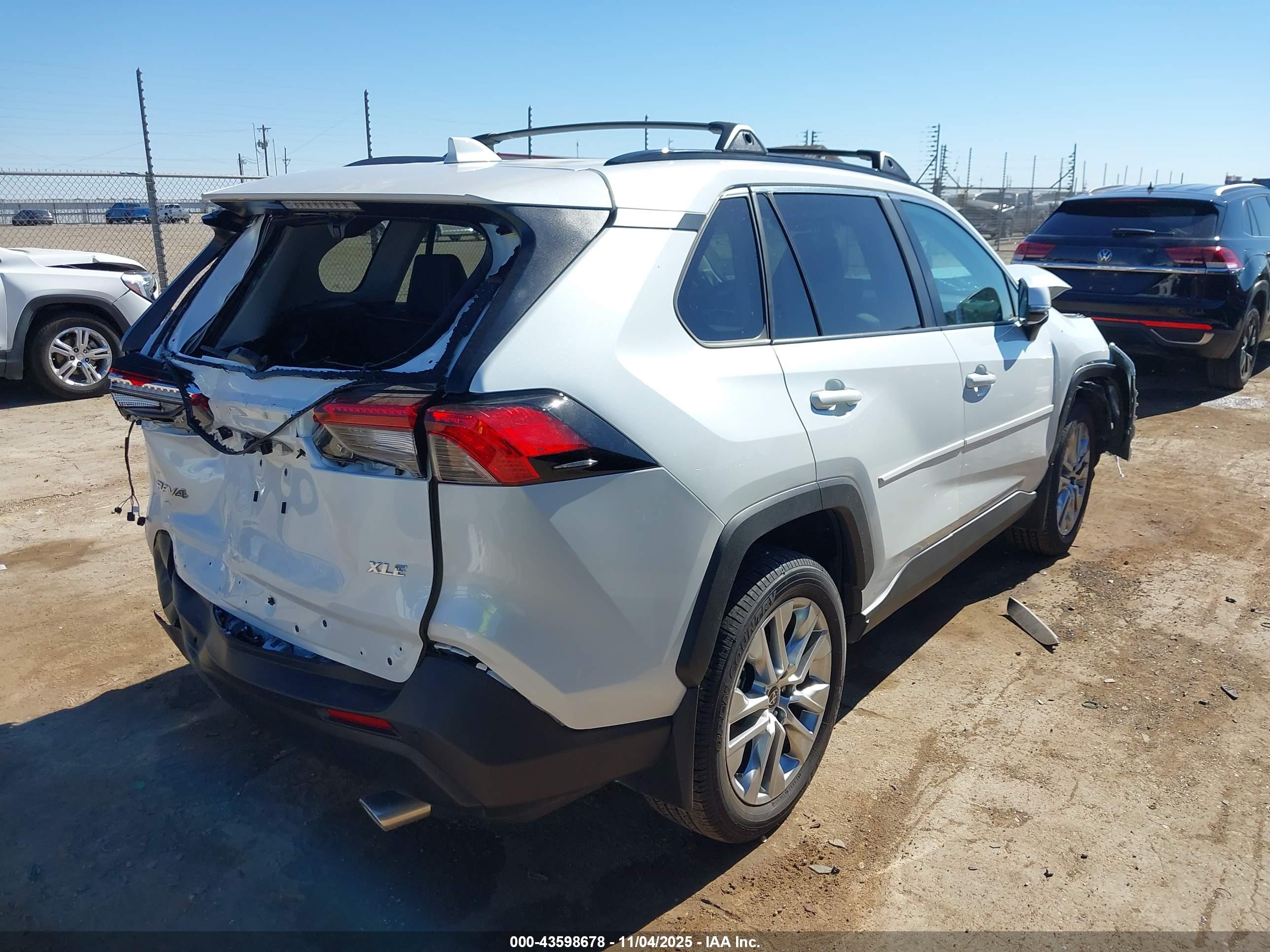 TOYOTA RAV4 image 4