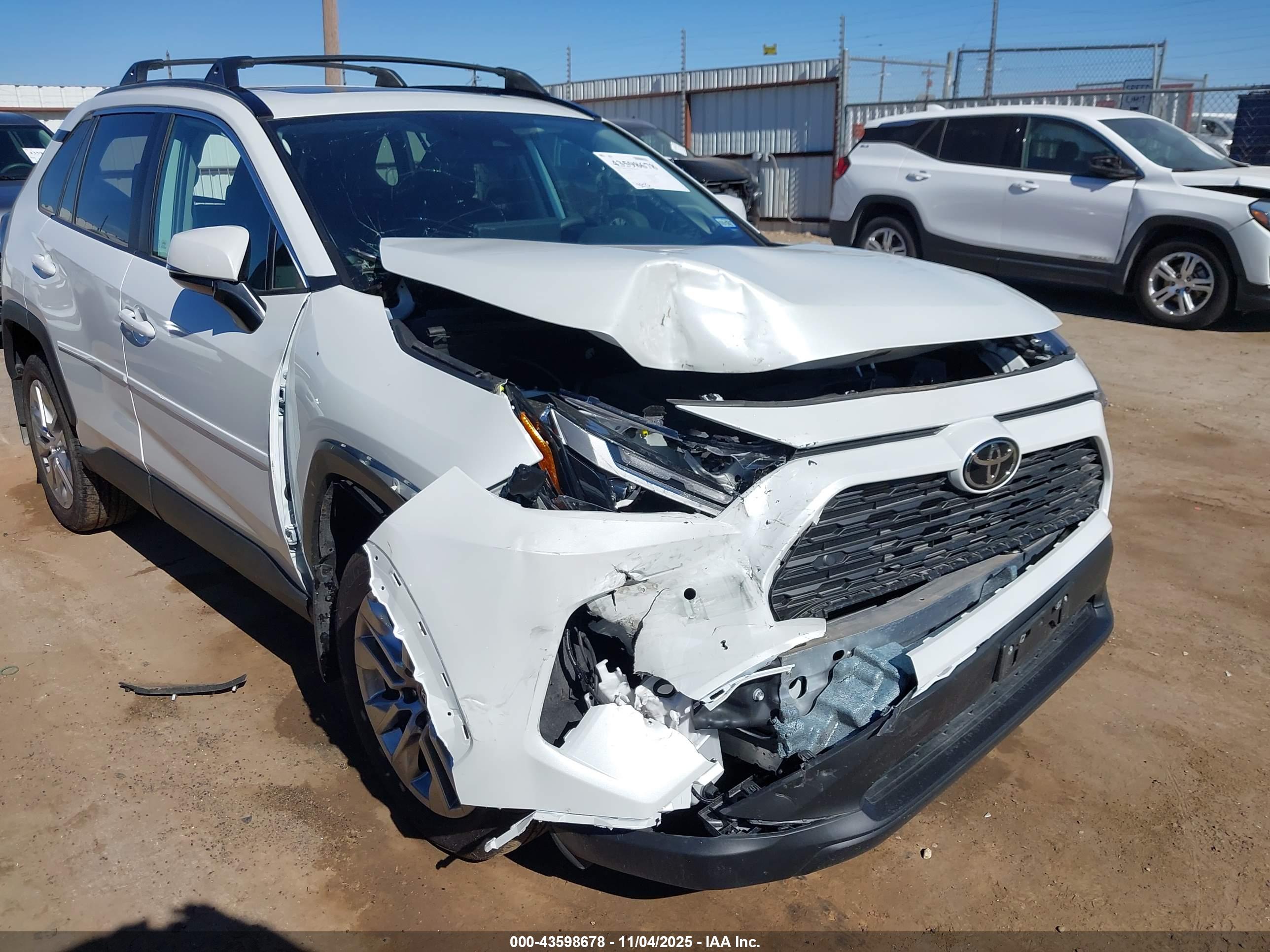 TOYOTA RAV4 image 6