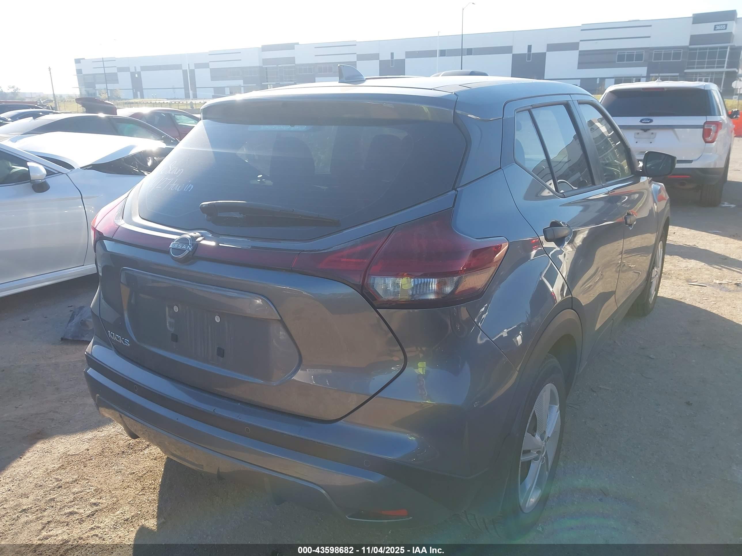 NISSAN KICKS image 4