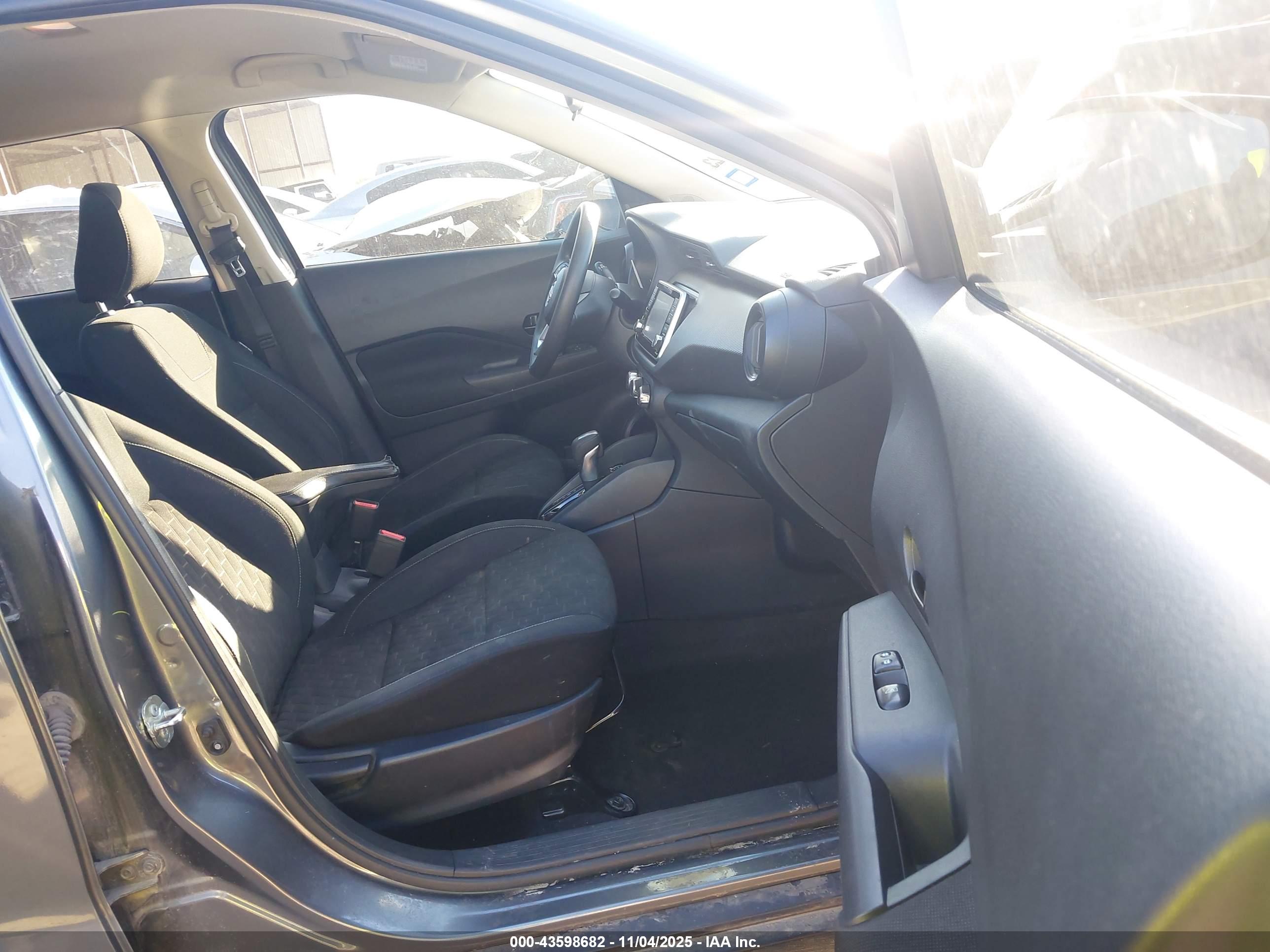 NISSAN KICKS image 5