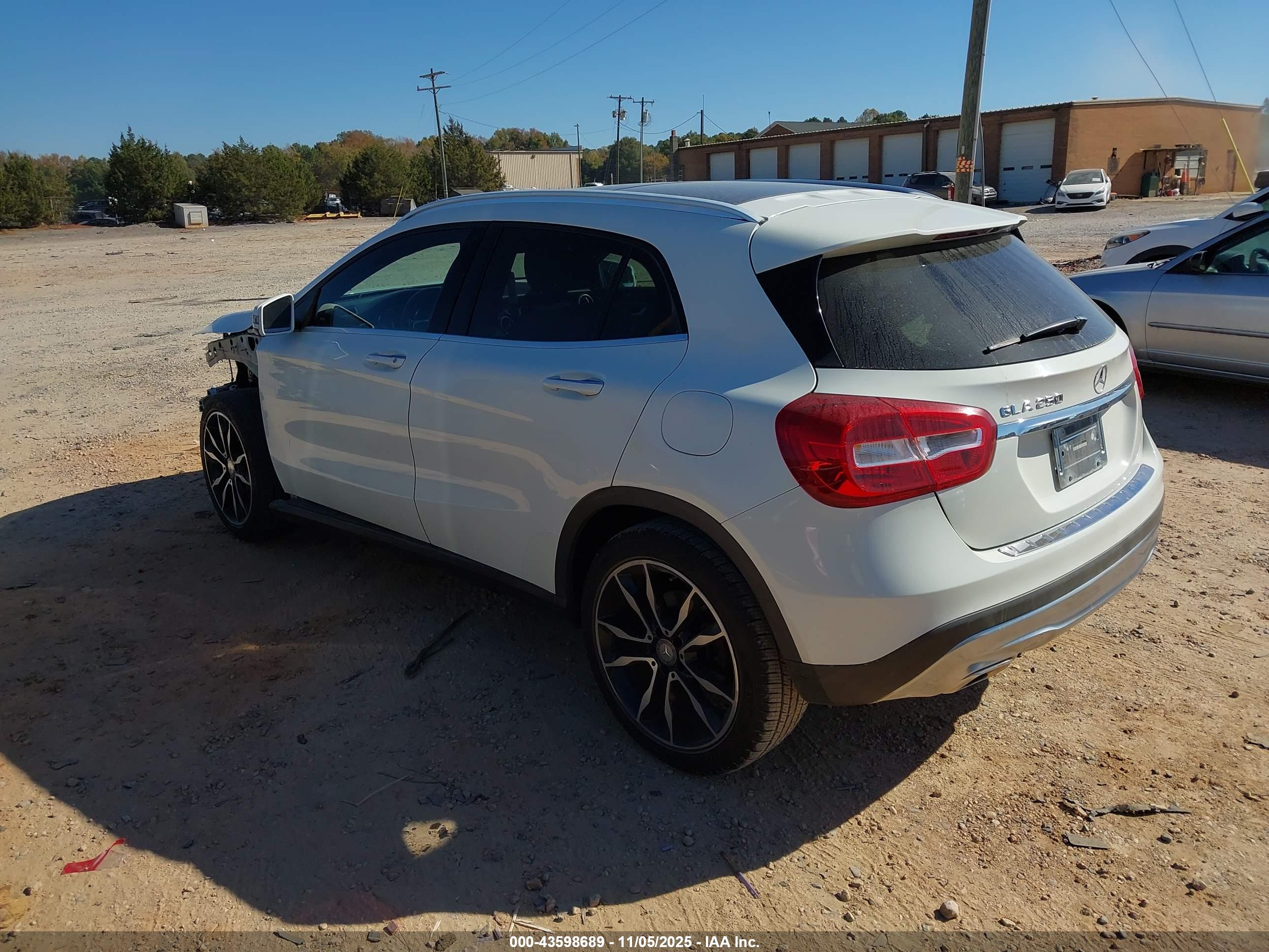 MERCEDES-BENZ GLA image 3