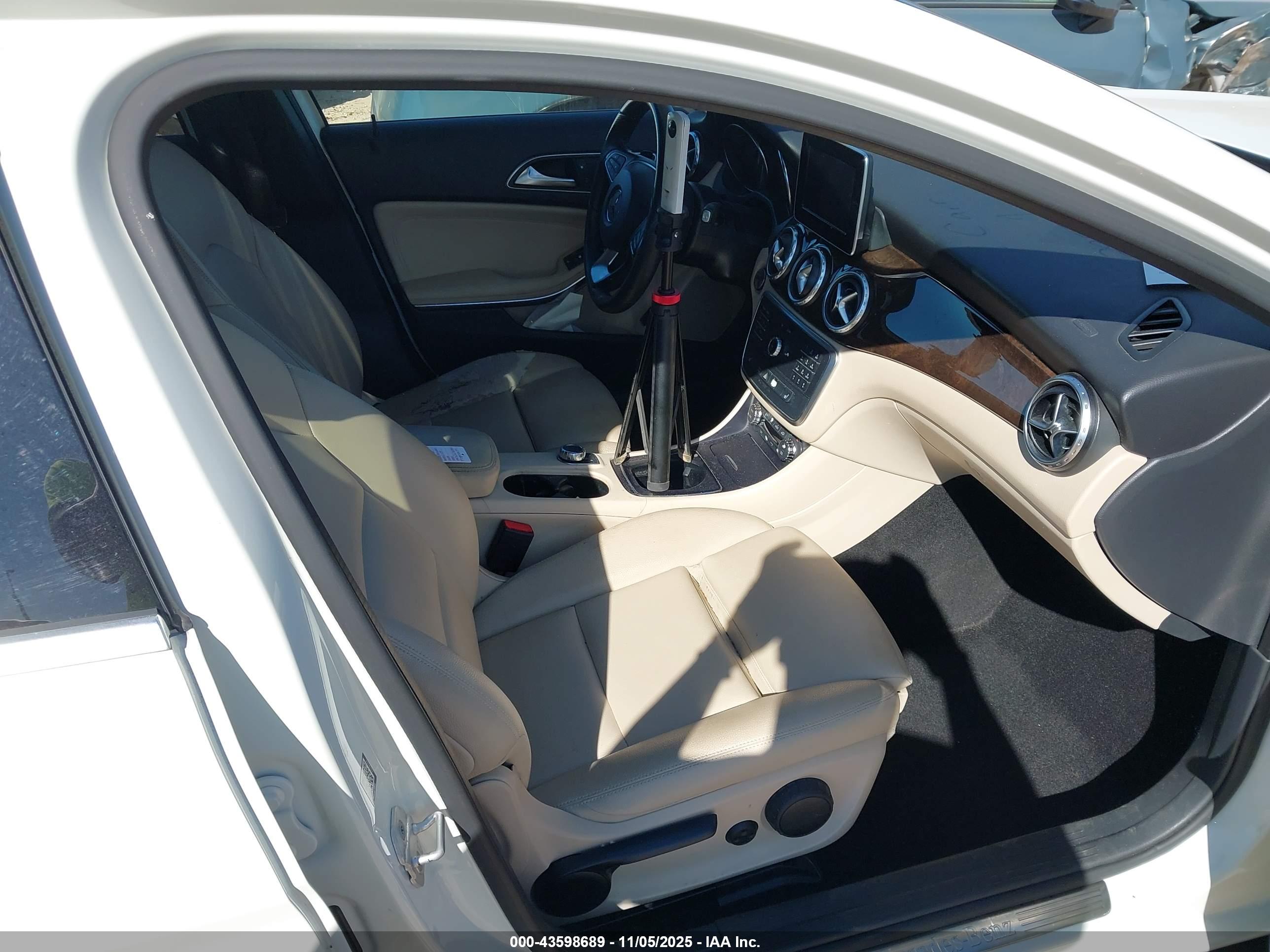 MERCEDES-BENZ GLA image 5