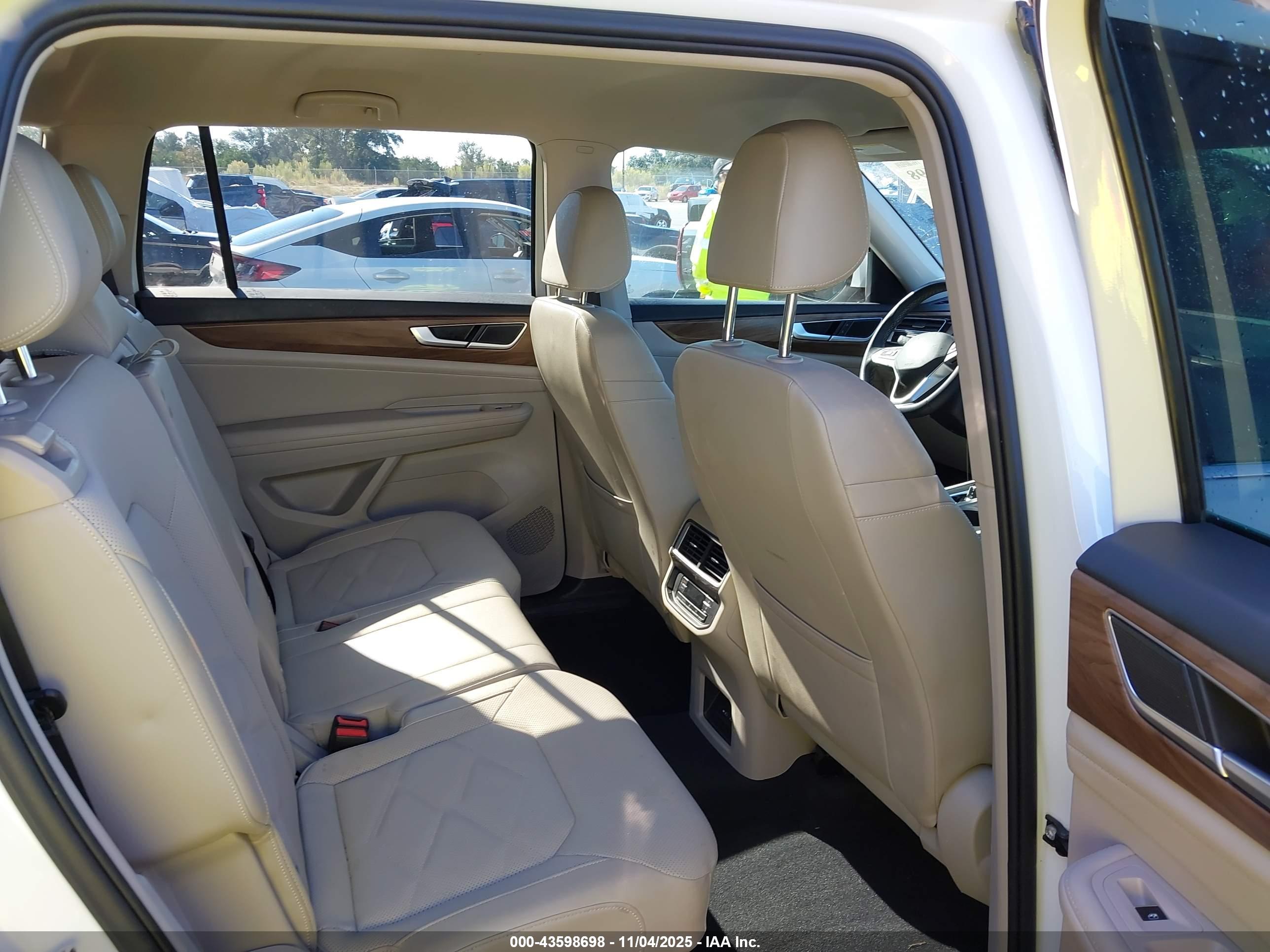VOLKSWAGEN ATLAS image 8
