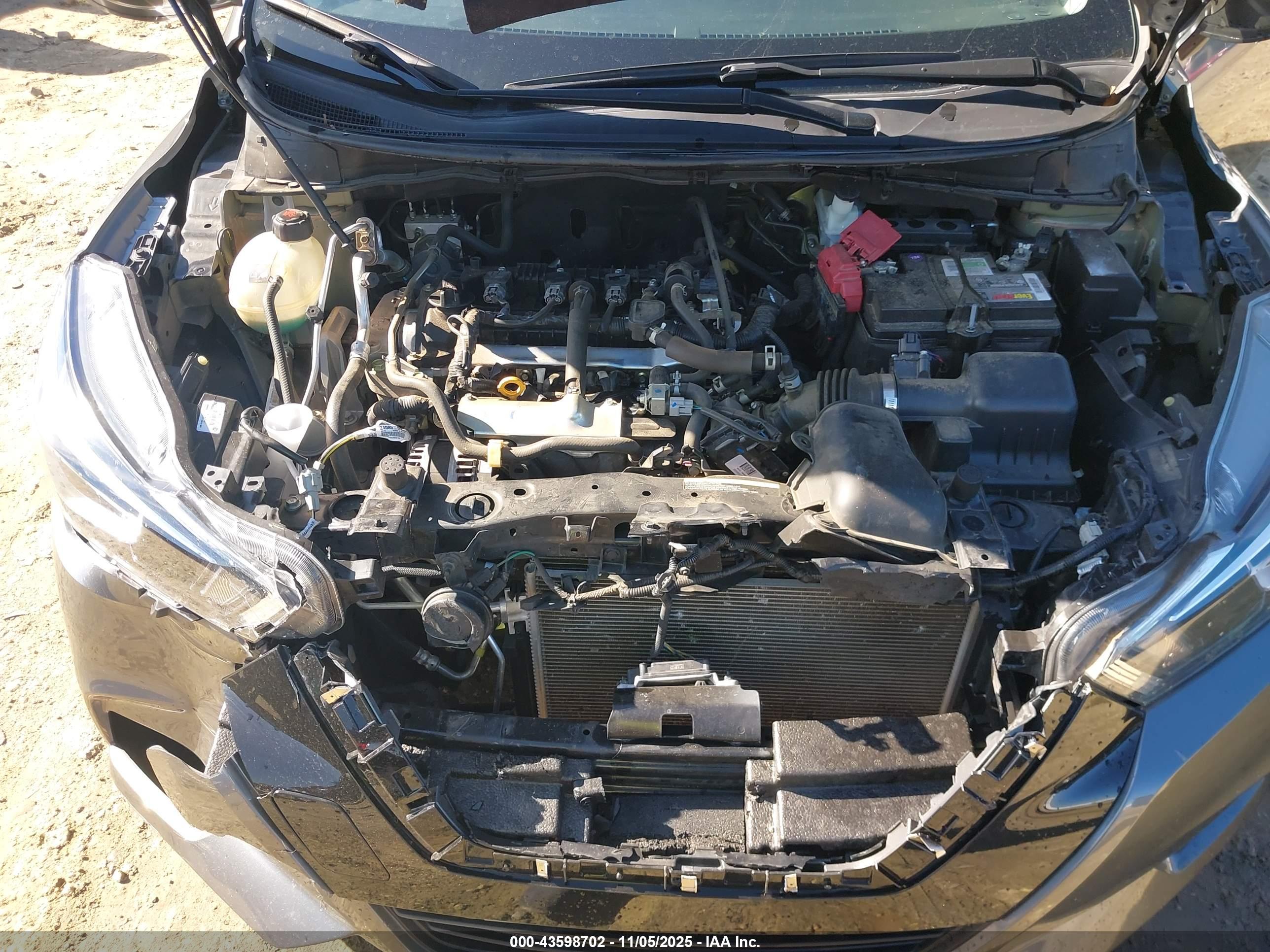 NISSAN VERSA image 10