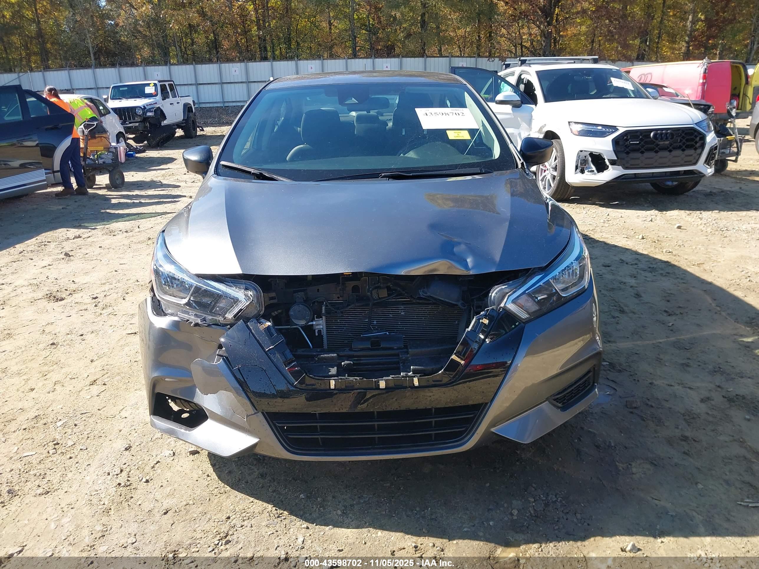 NISSAN VERSA image 6