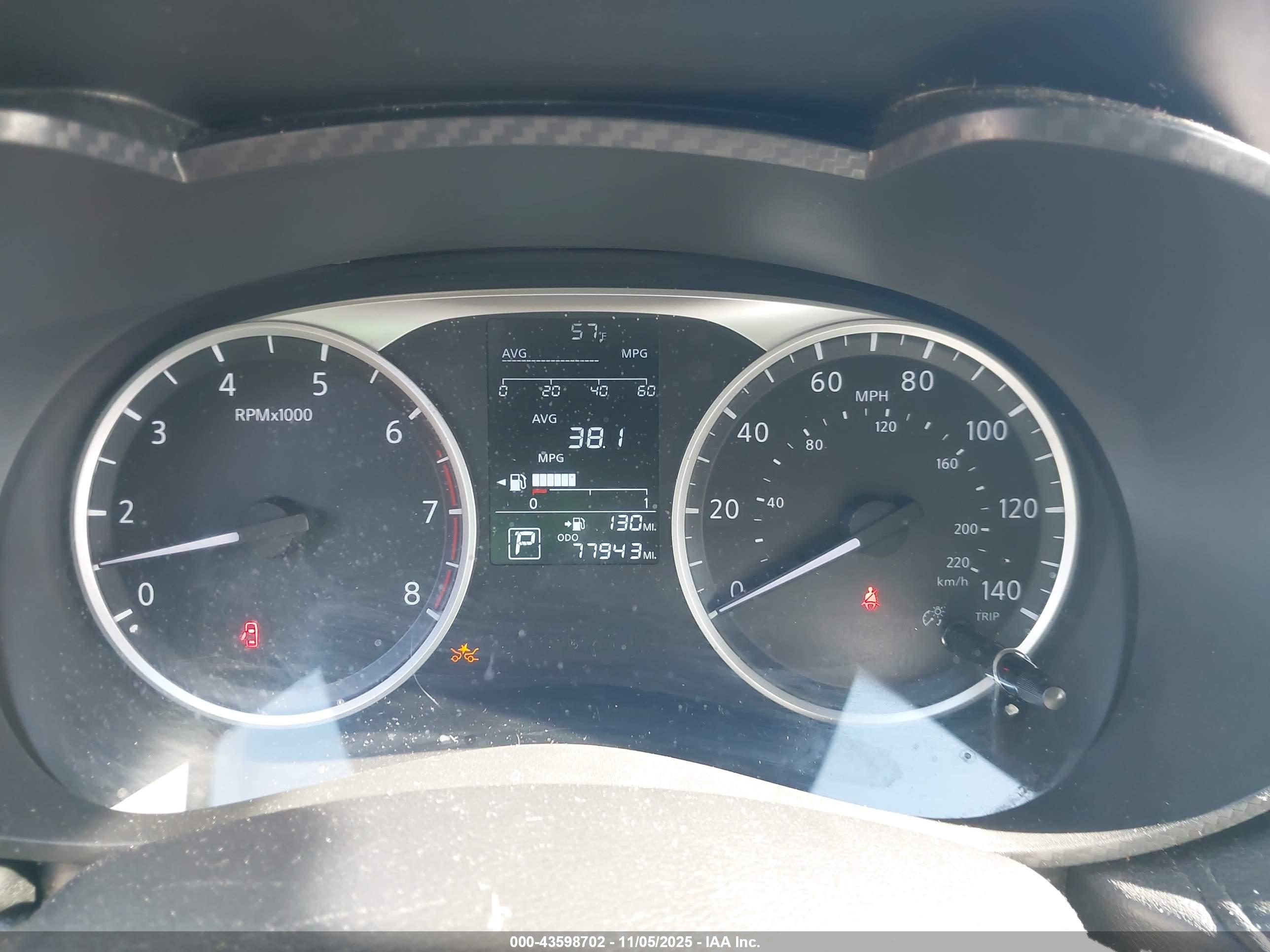 NISSAN VERSA image 7