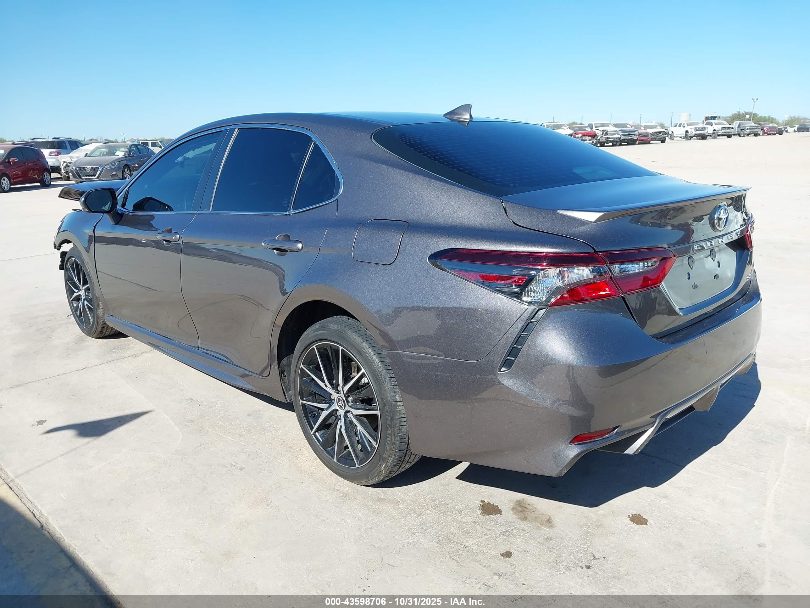 TOYOTA CAMRY image 3