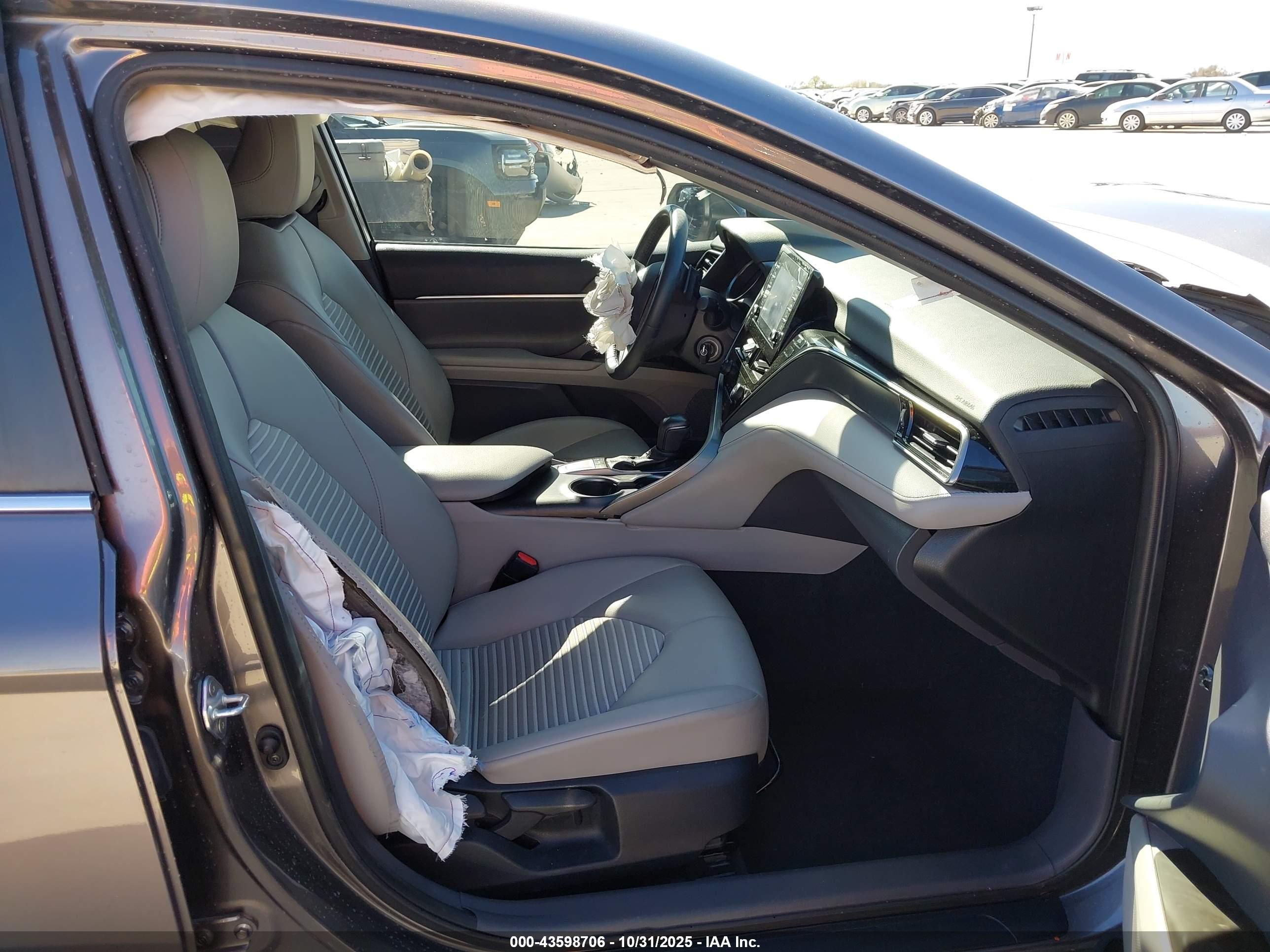 TOYOTA CAMRY image 5